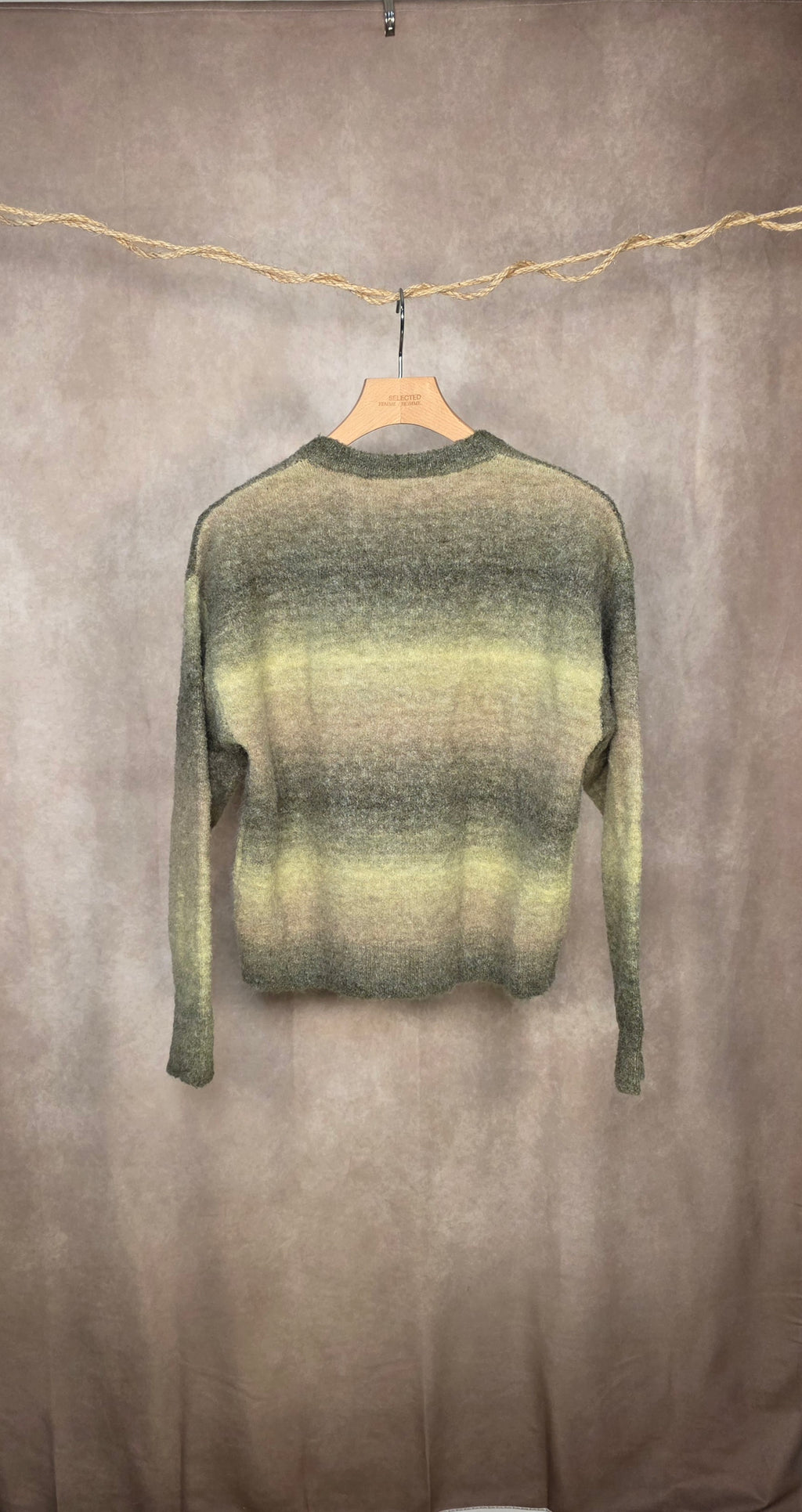 Maglia a righe sfumate di verde