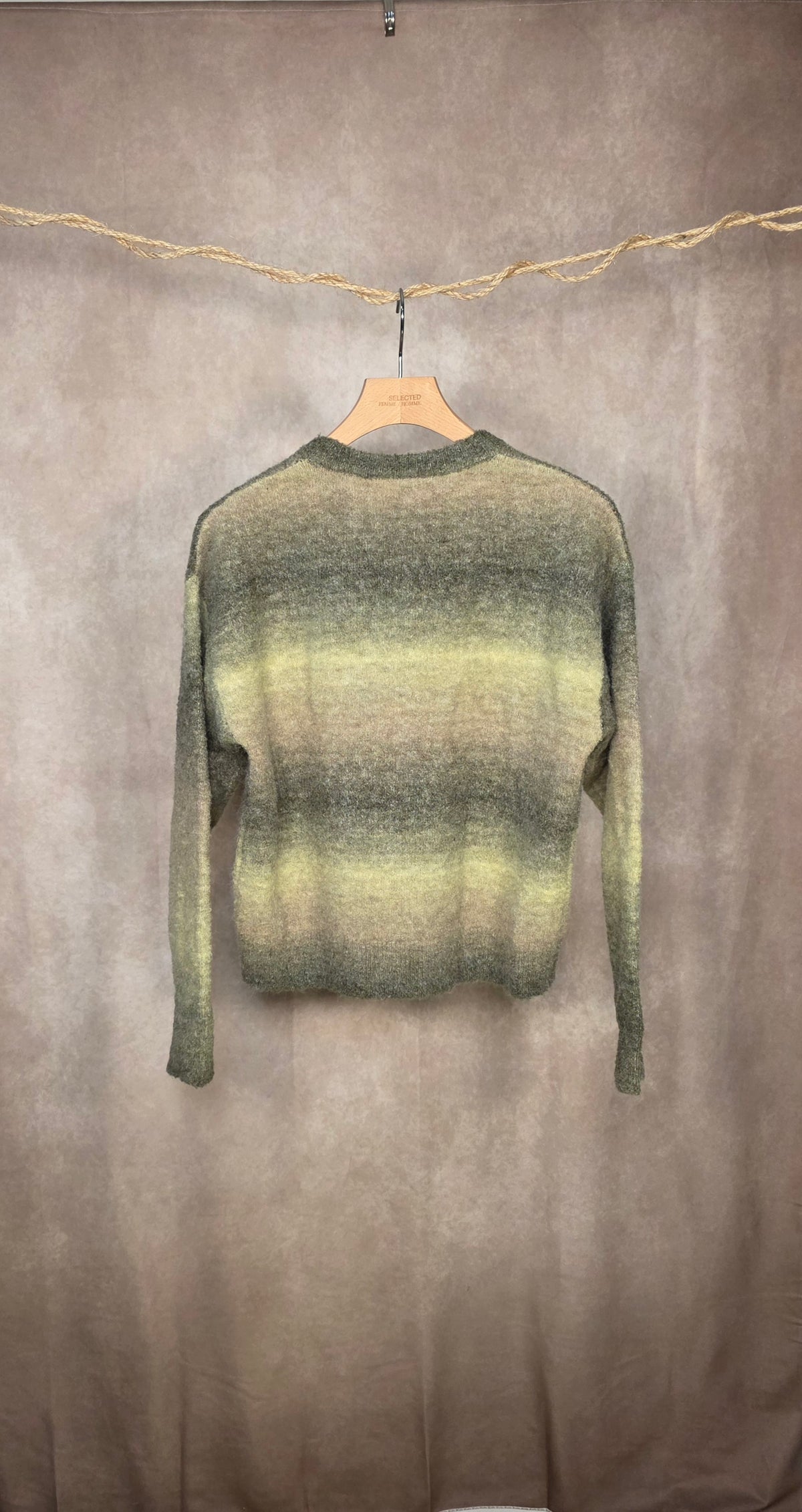 Maglia a righe sfumate di verde