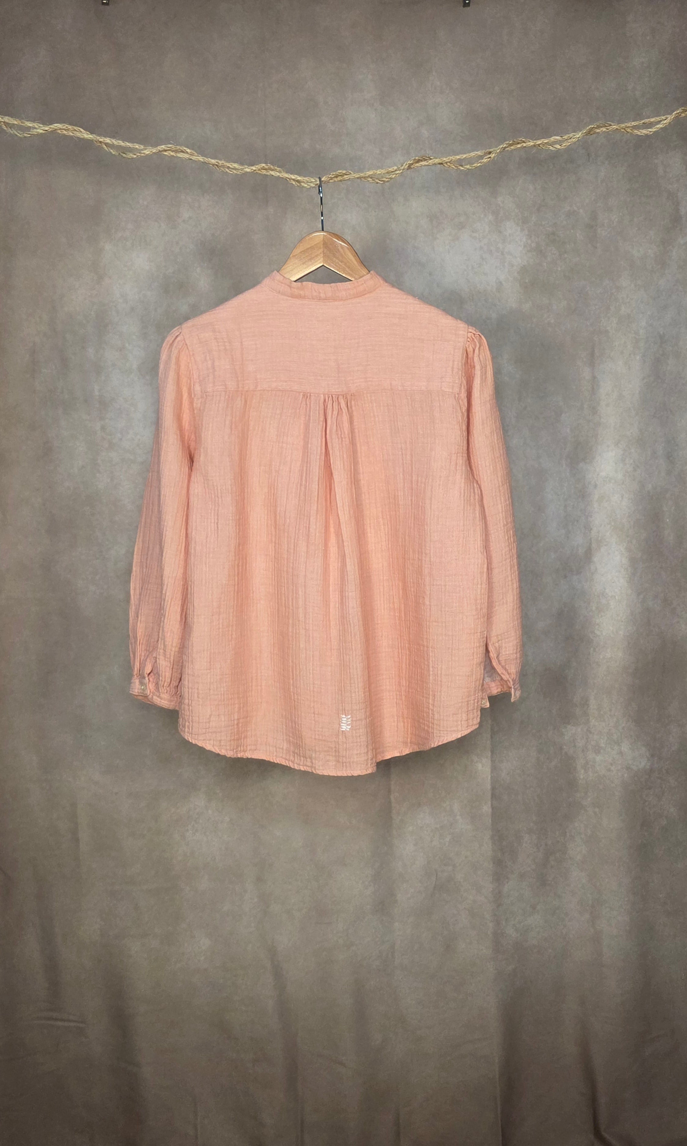 Camicia a maniche lunghe con fiocco al collo