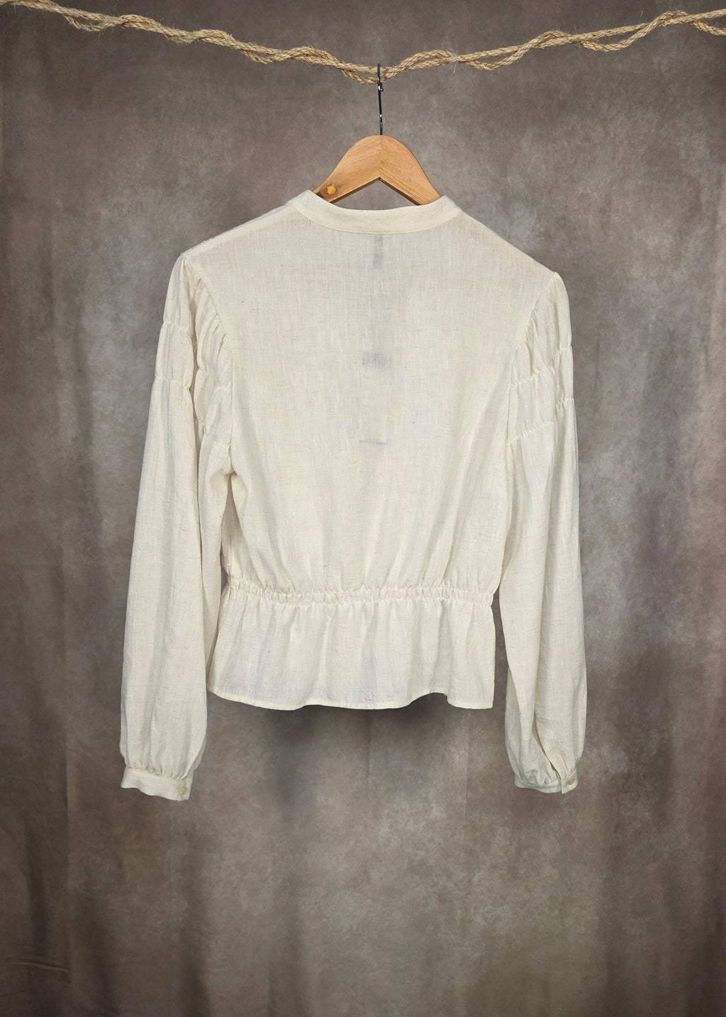 Camicia con inserti in pizzo a maniche lunghe