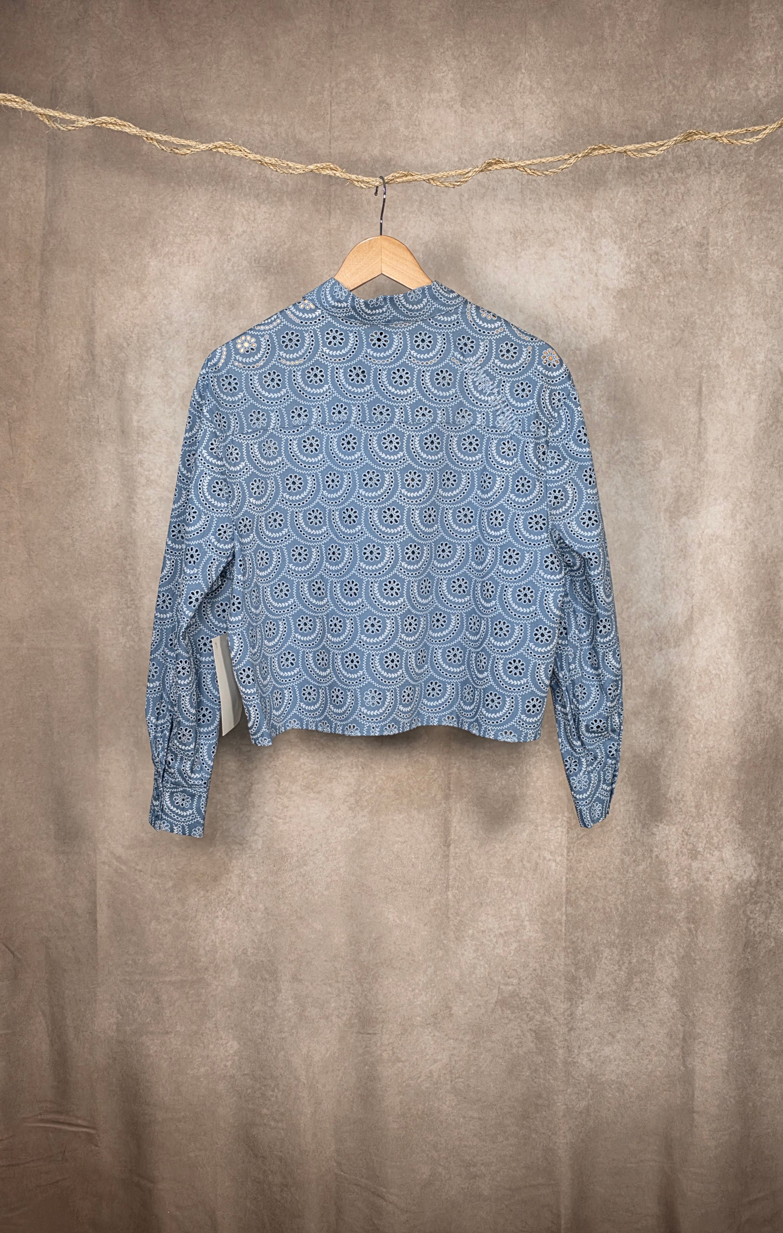 Camicia azzurra in puro cotone sangallo