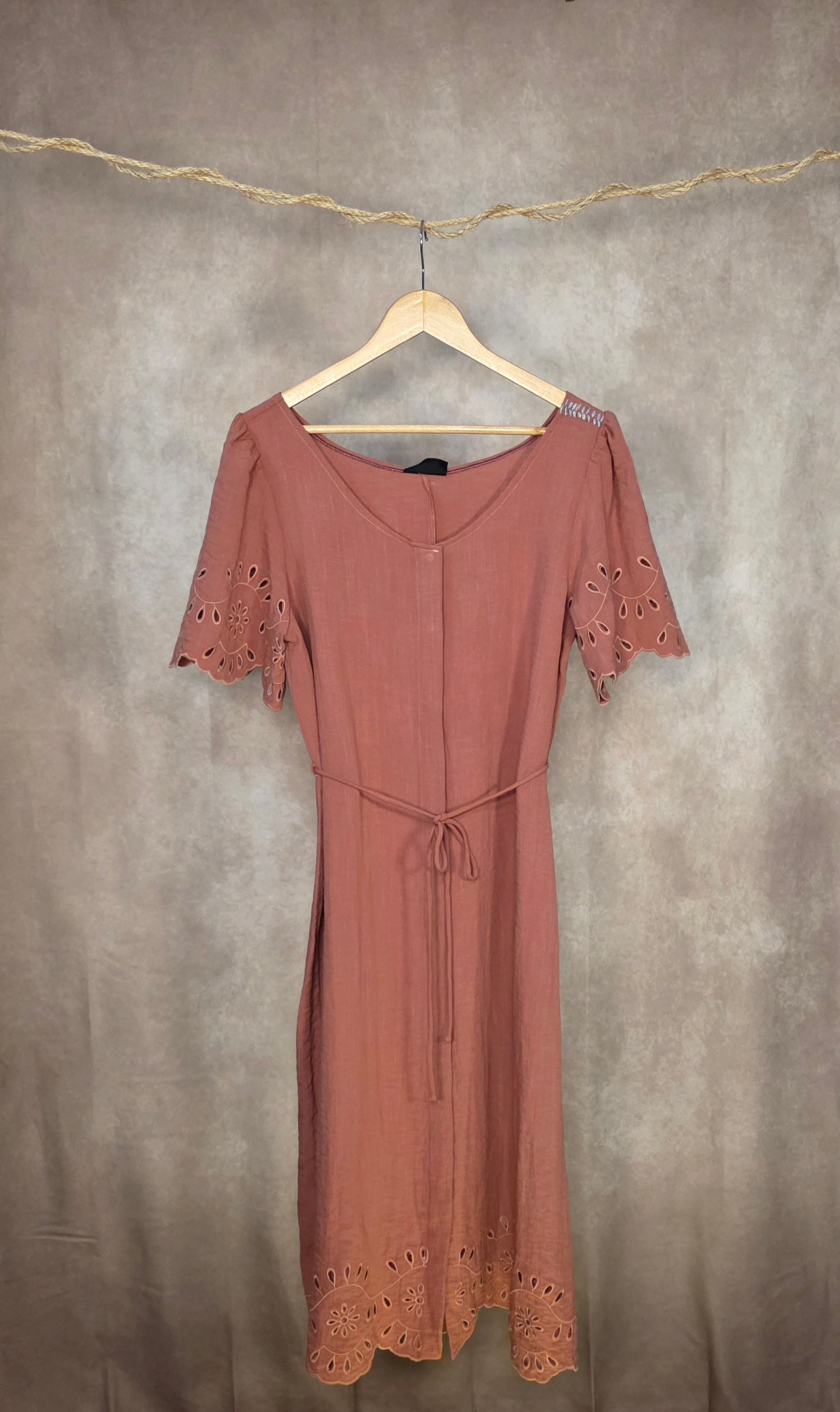 Abito camicia con inserti traforati