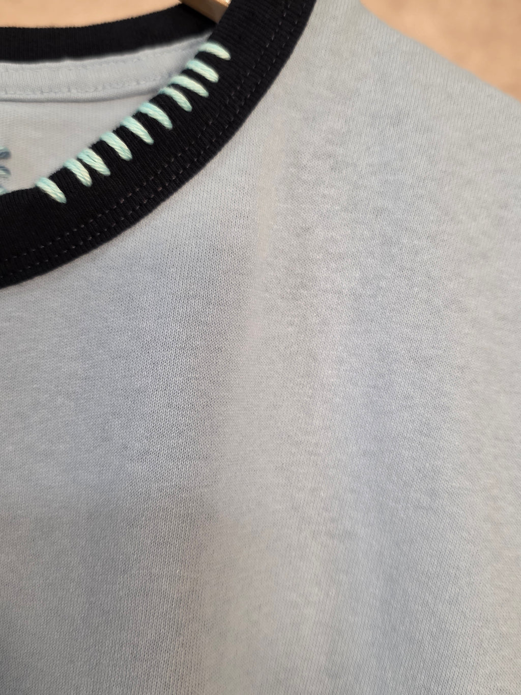 T-shirt di cotone azzurra