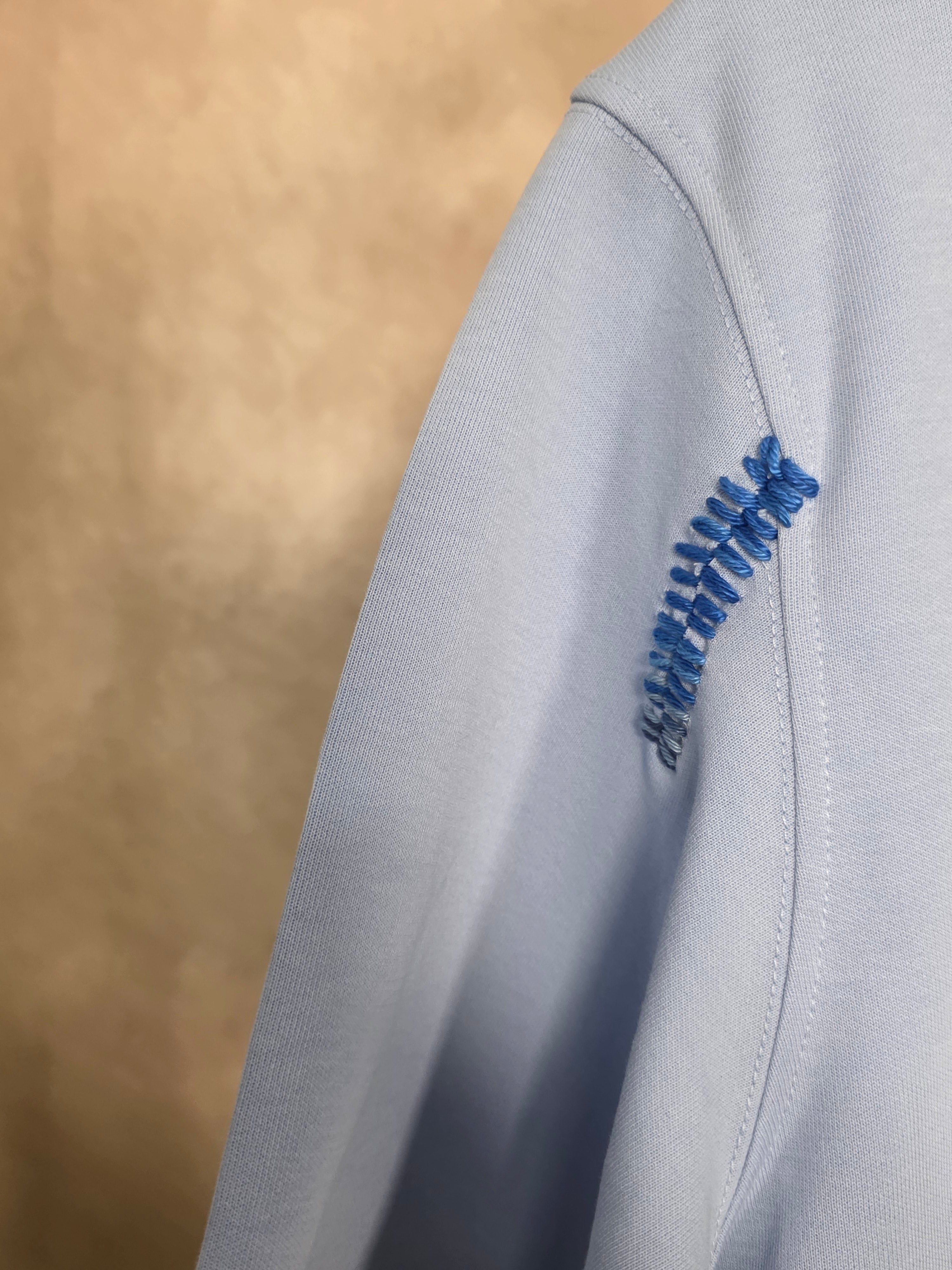 T-Shirt azzurra in misto cotone