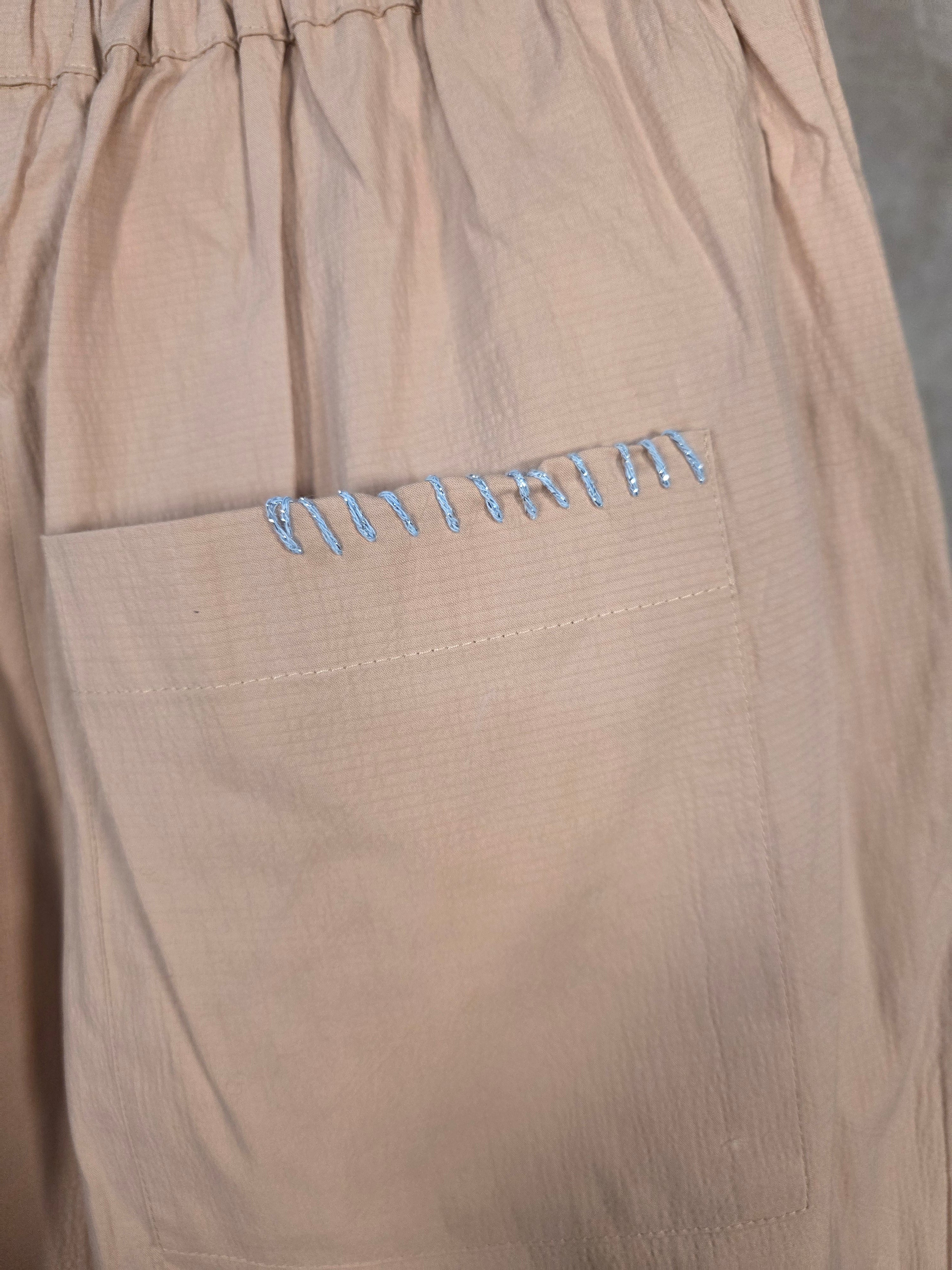 Pantaloni a vita elastica con coulisse e pieghe frontali