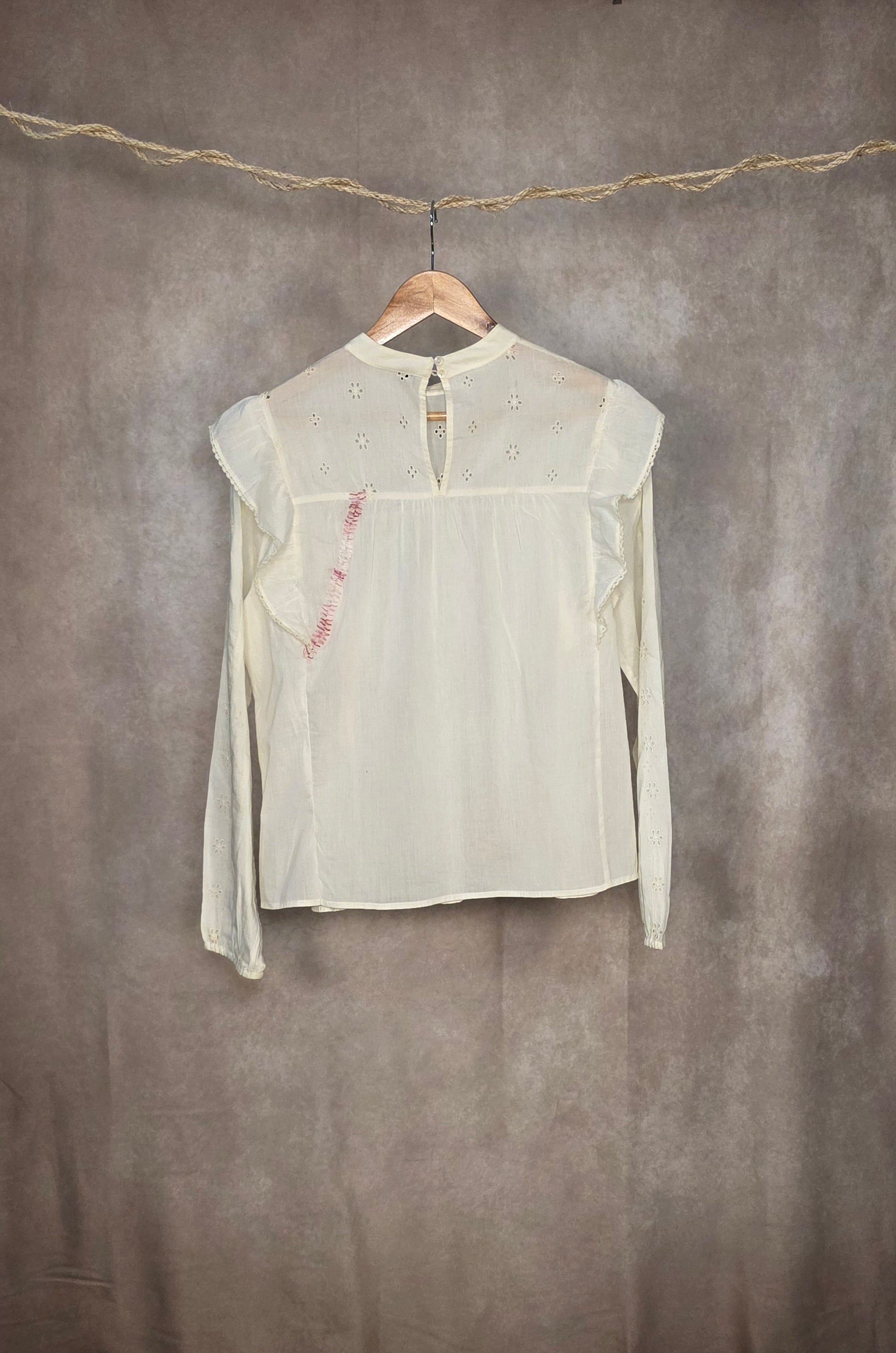 Camicia con ricamo sangallo e volant