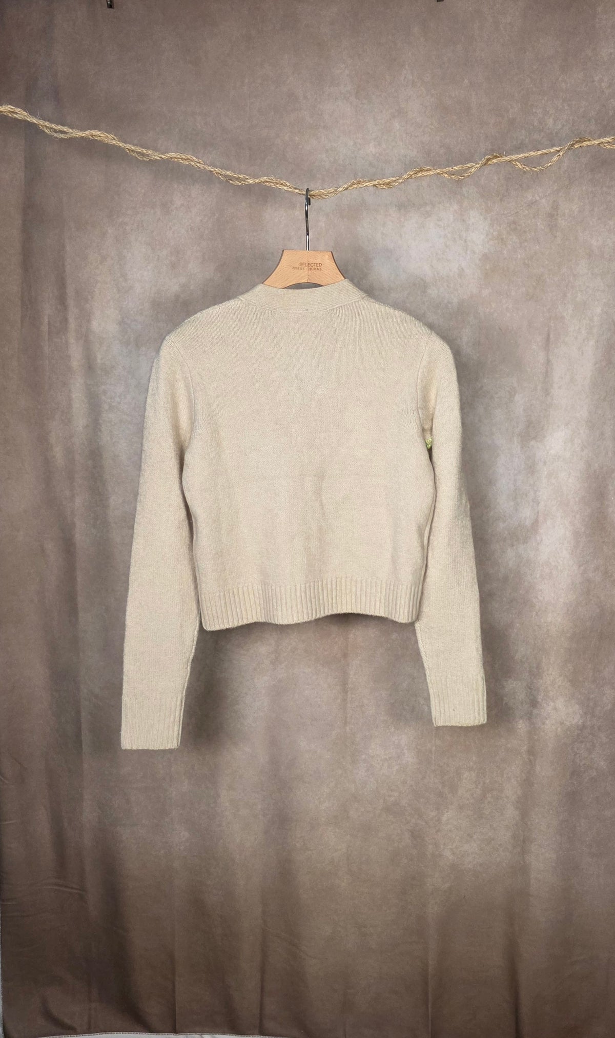 Cardigan cropped a scollo V