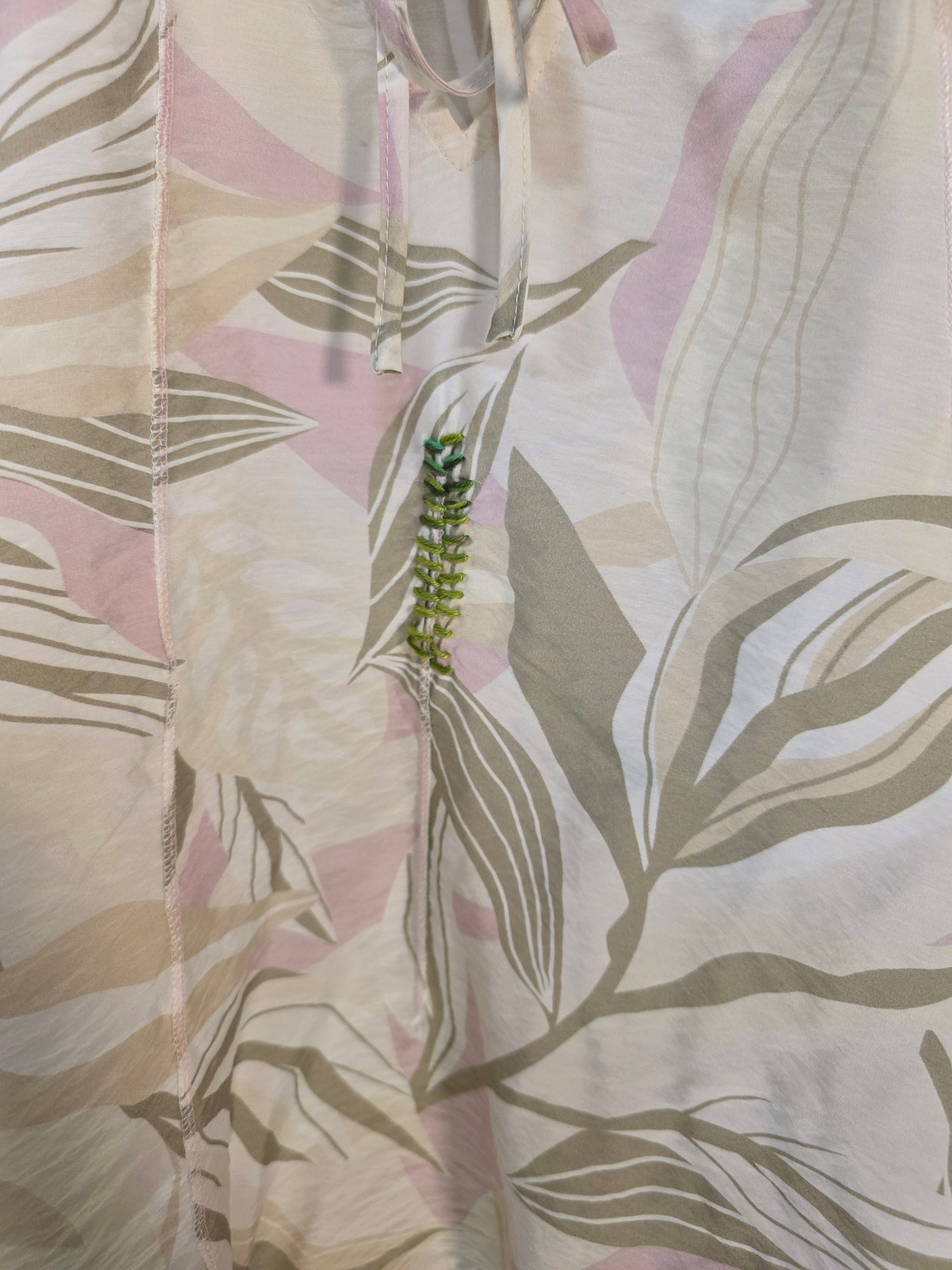 Camicia leggera con stampa botanica e maniche a sbuffo