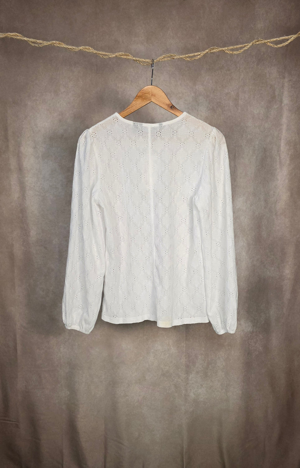 Camicia romantica in sangallo