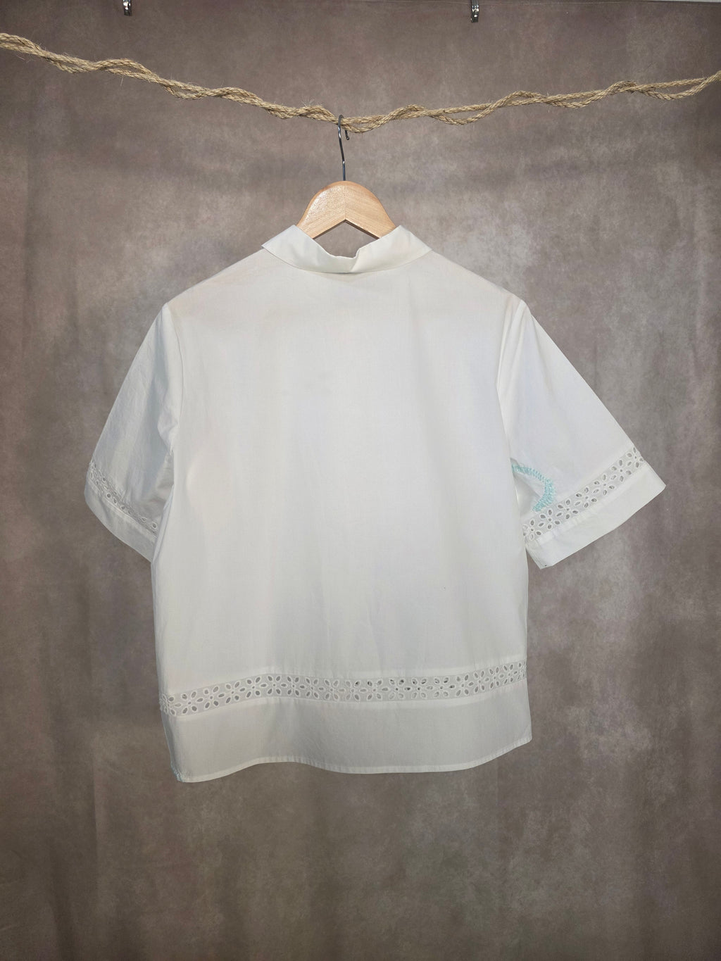 Camicia con inserti di sangallo