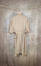 Abito a portafoglio in satin beige