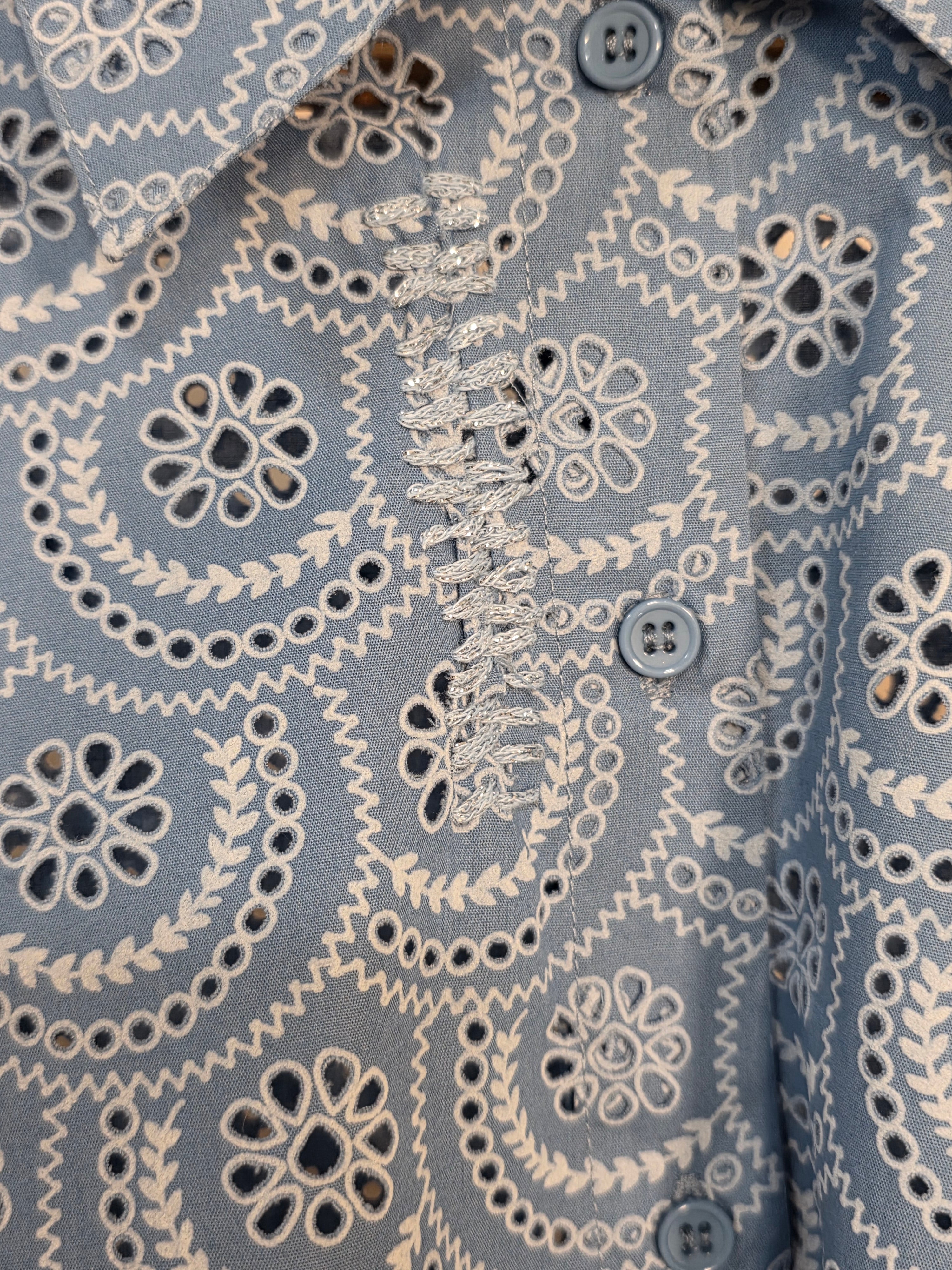 Camicia azzurra in puro cotone sangallo