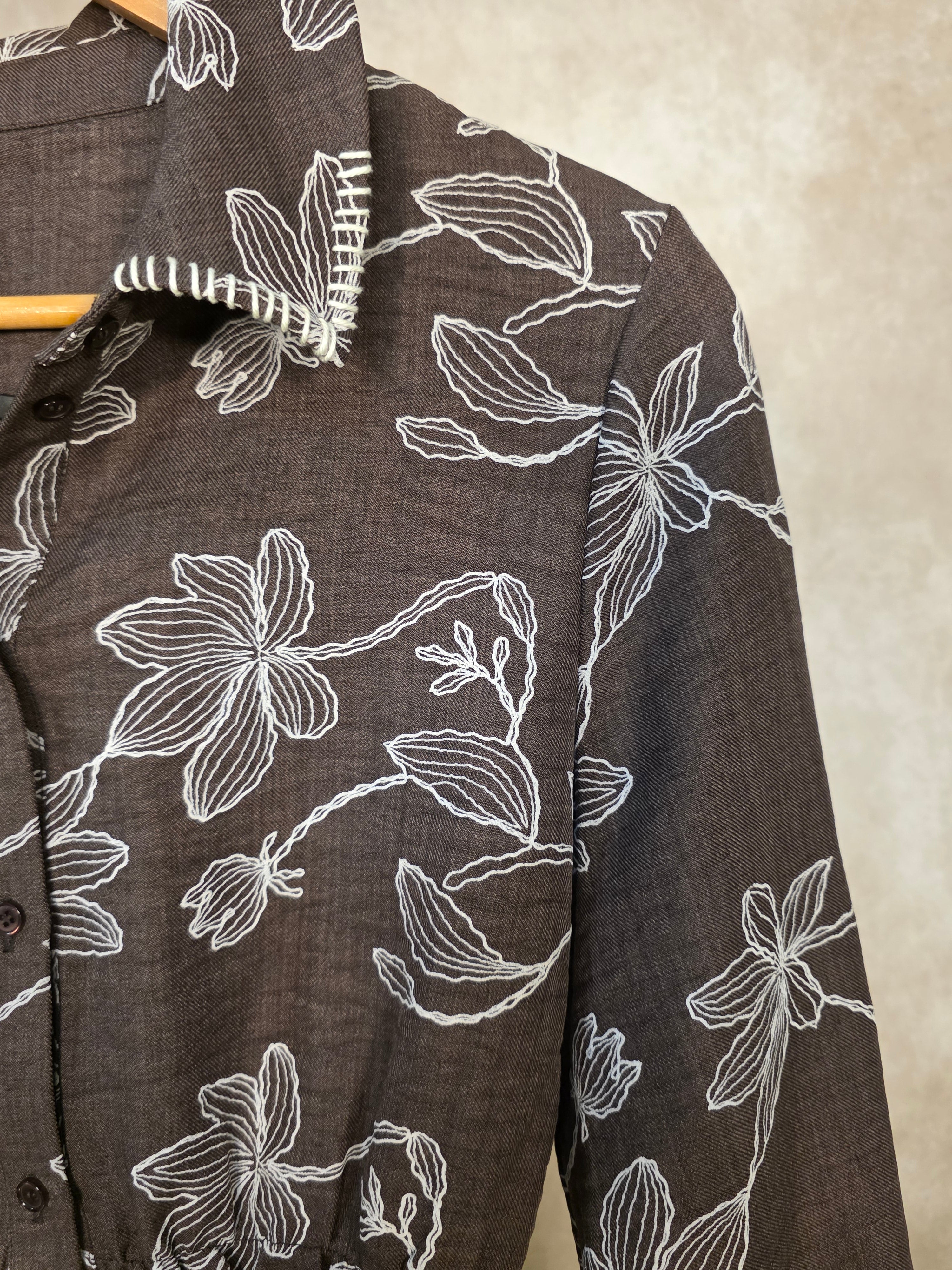 Camicia con fantasia floreale a contrasto