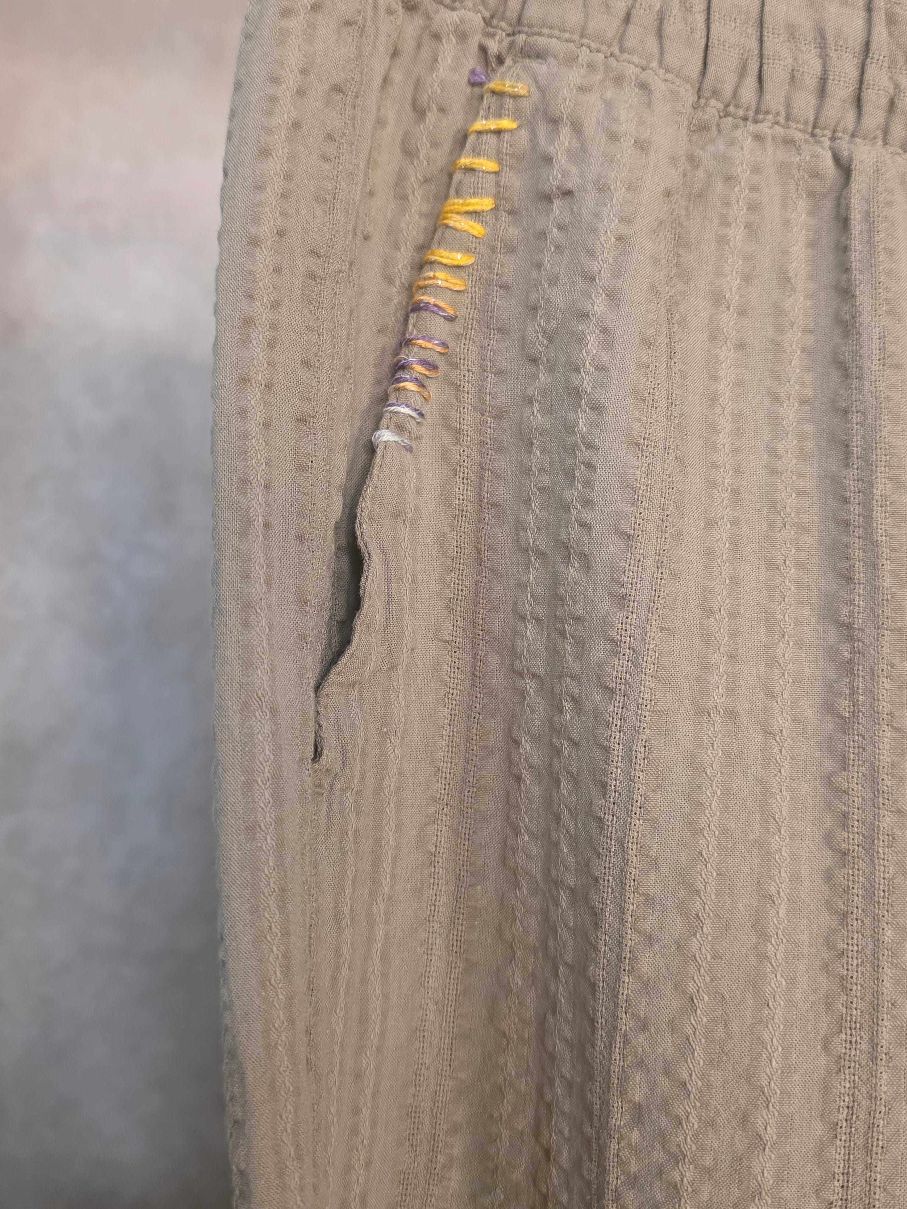 Pantaloni leggeri a palazzo