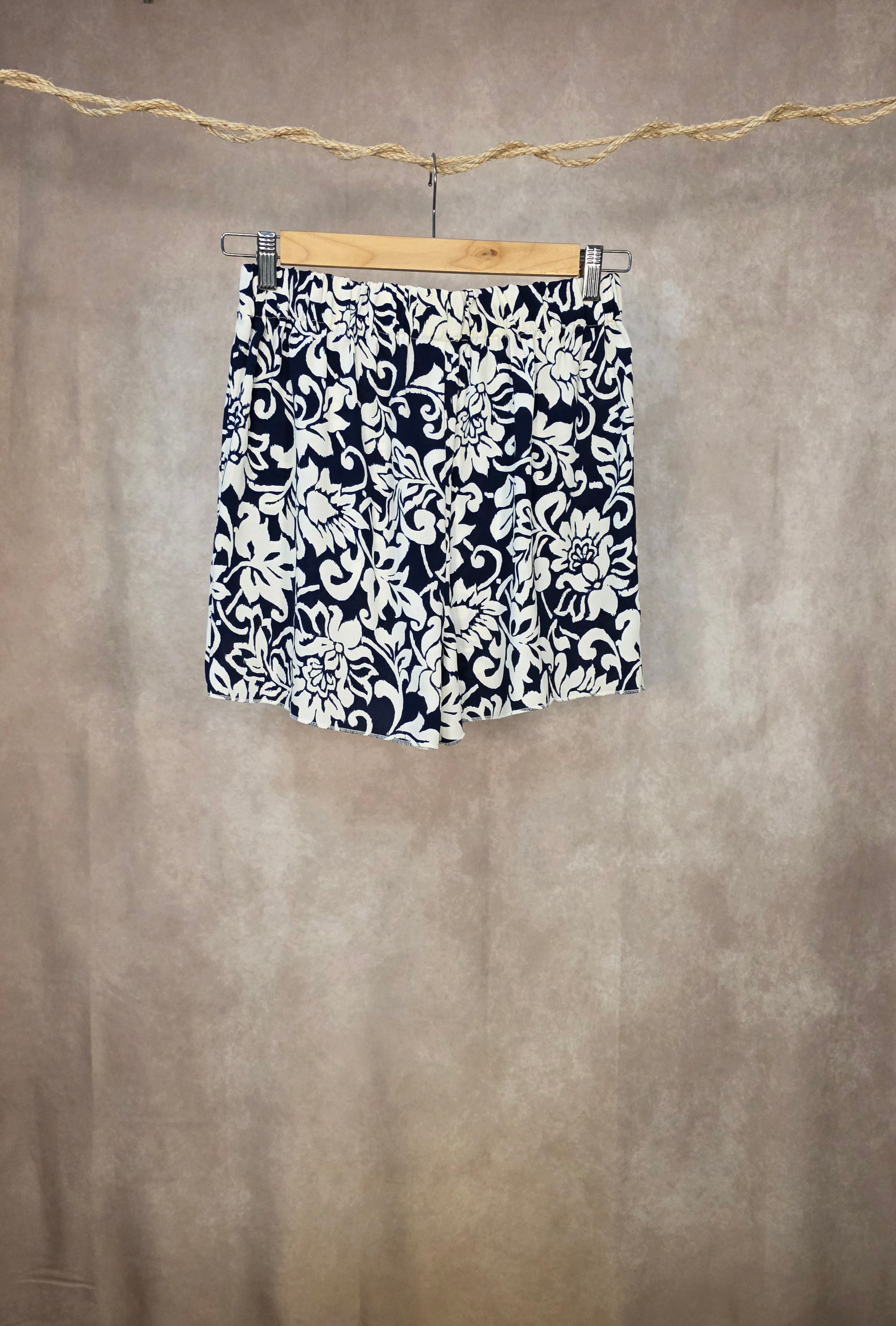 Shorts con stampa fiori e vita elastica