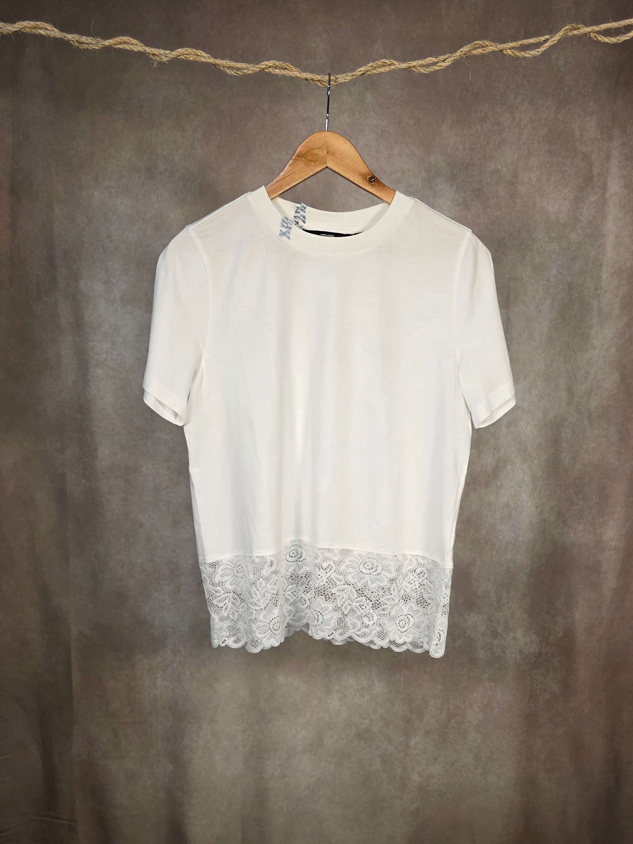 T-Shirt con finiture in pizzo