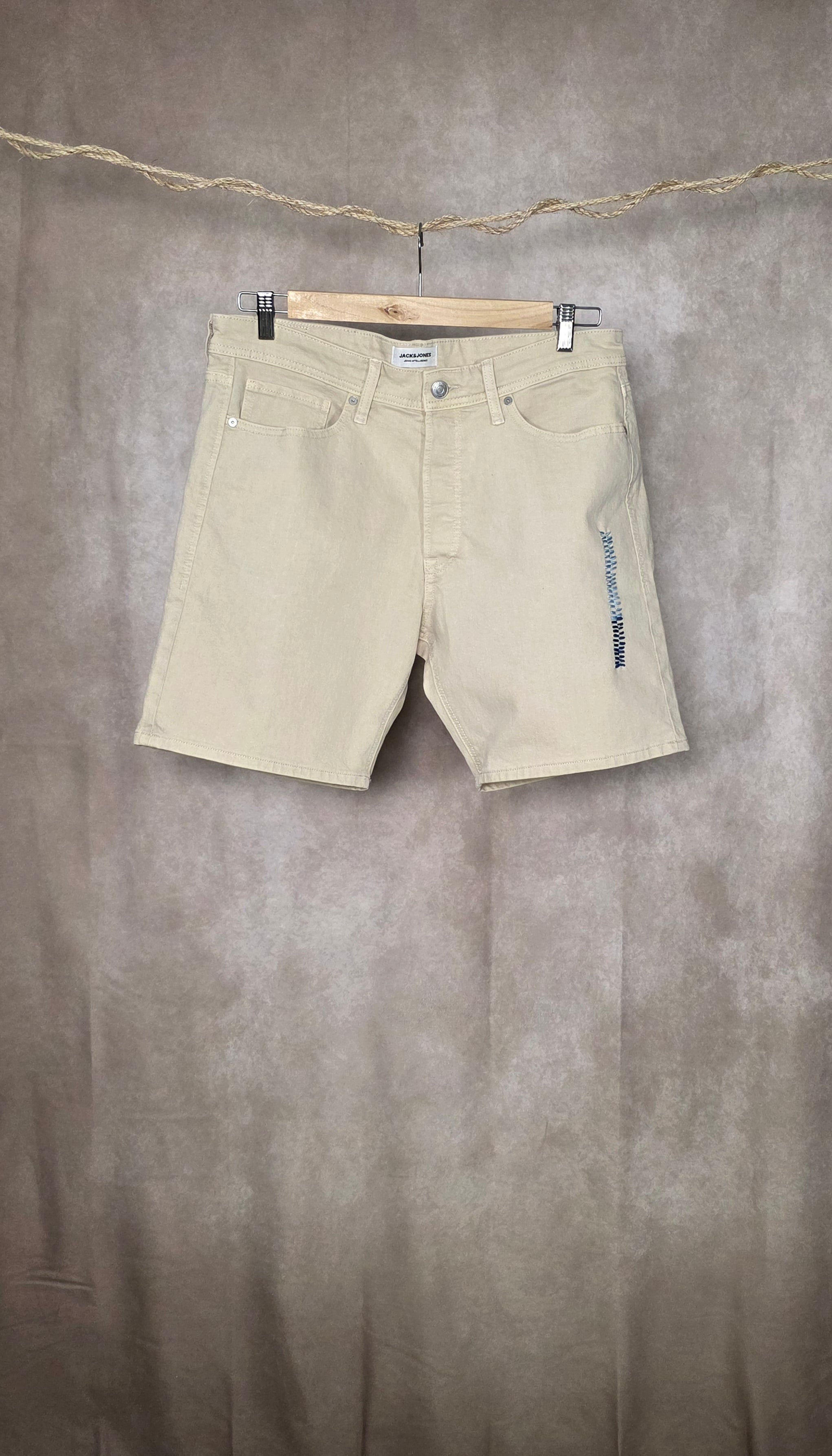Shorts in denim beige