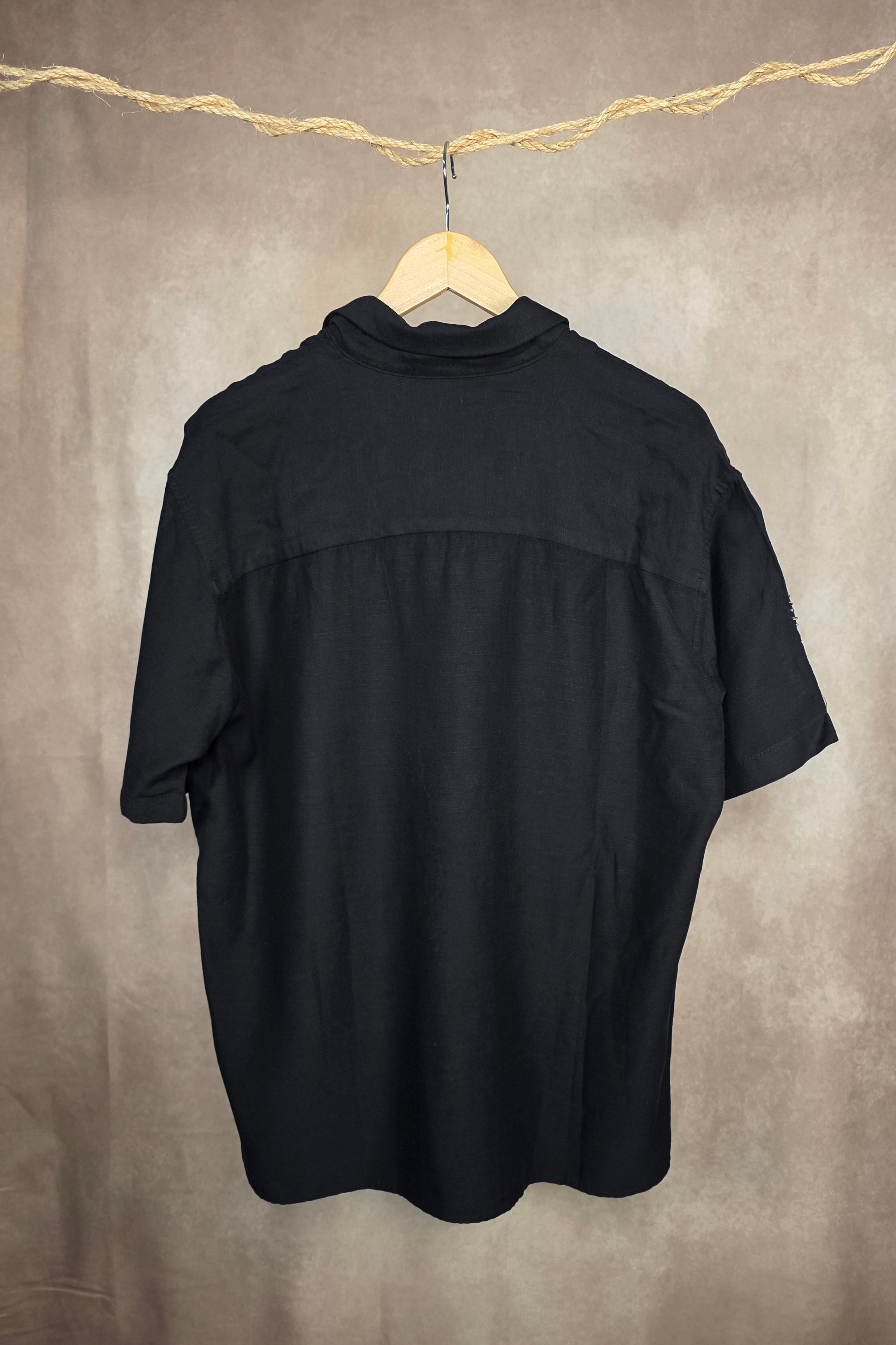 Camicia nera a maniche corte