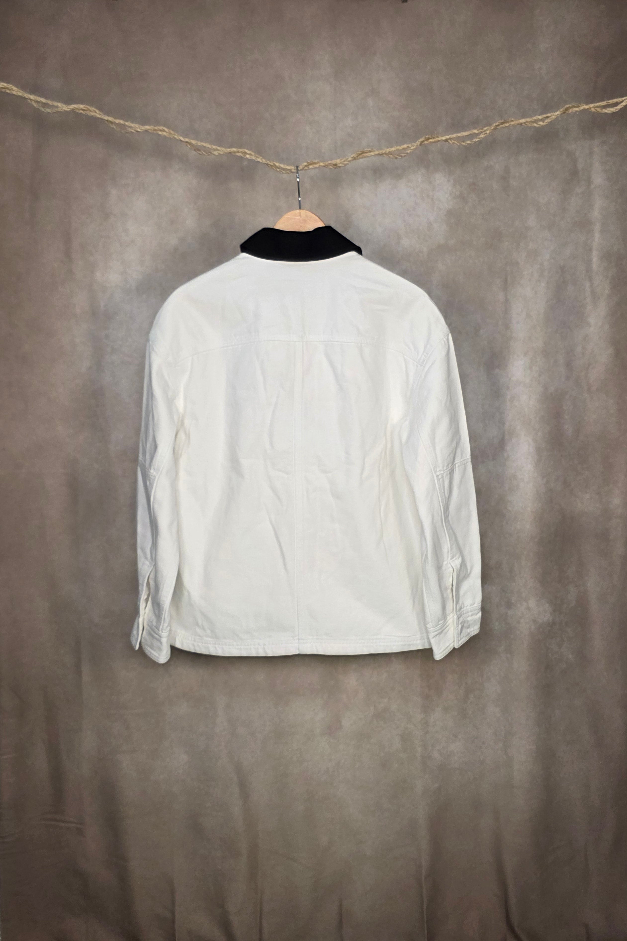 Giacca in denim bianco con collo a contrasto oversized