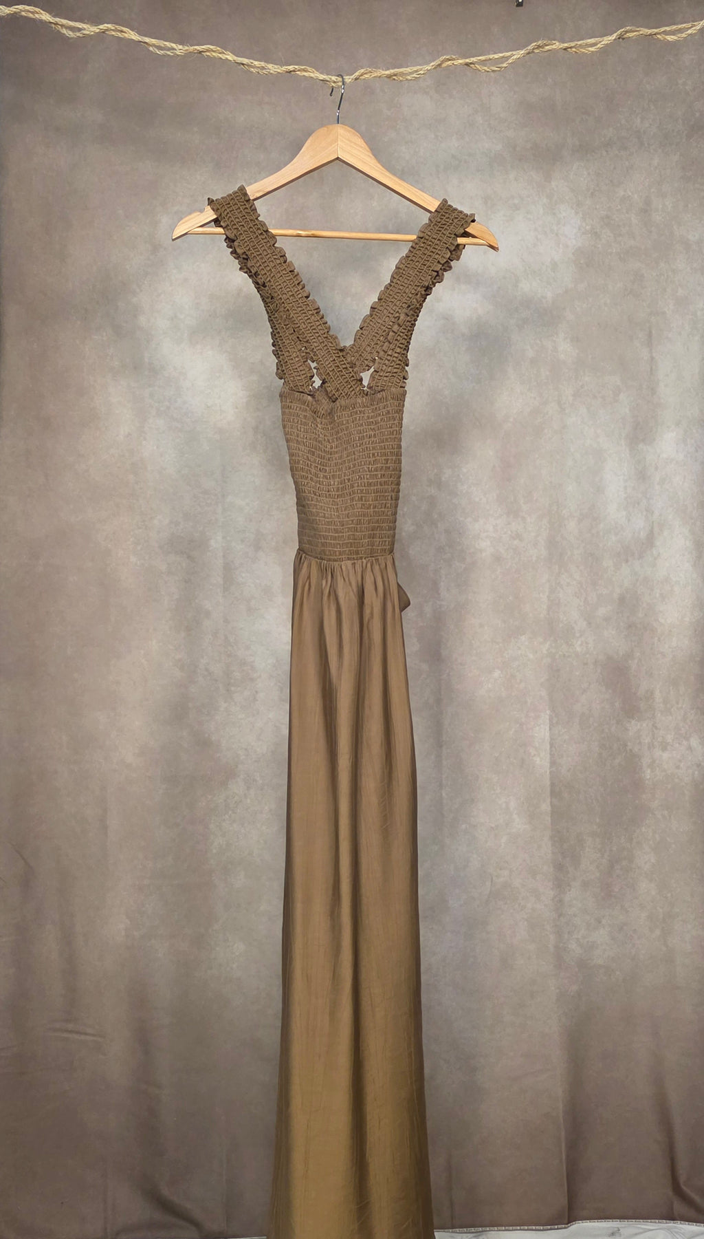 Abito maxi con spalline incrociate