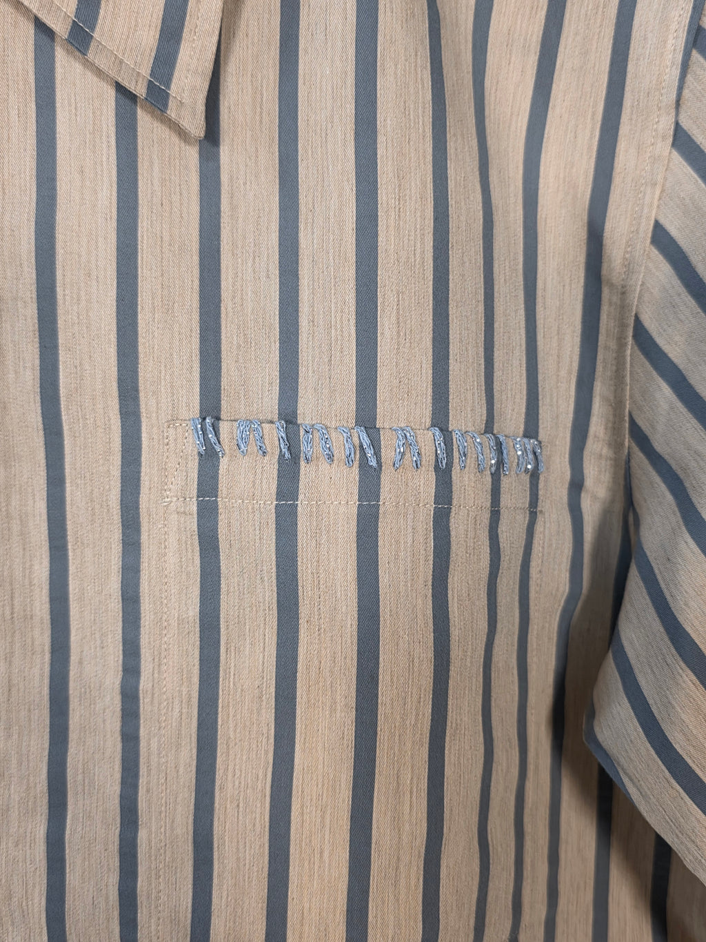Camicia con le maniche corte a righe