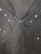 Camicia con scollo decorato da micropaillettes