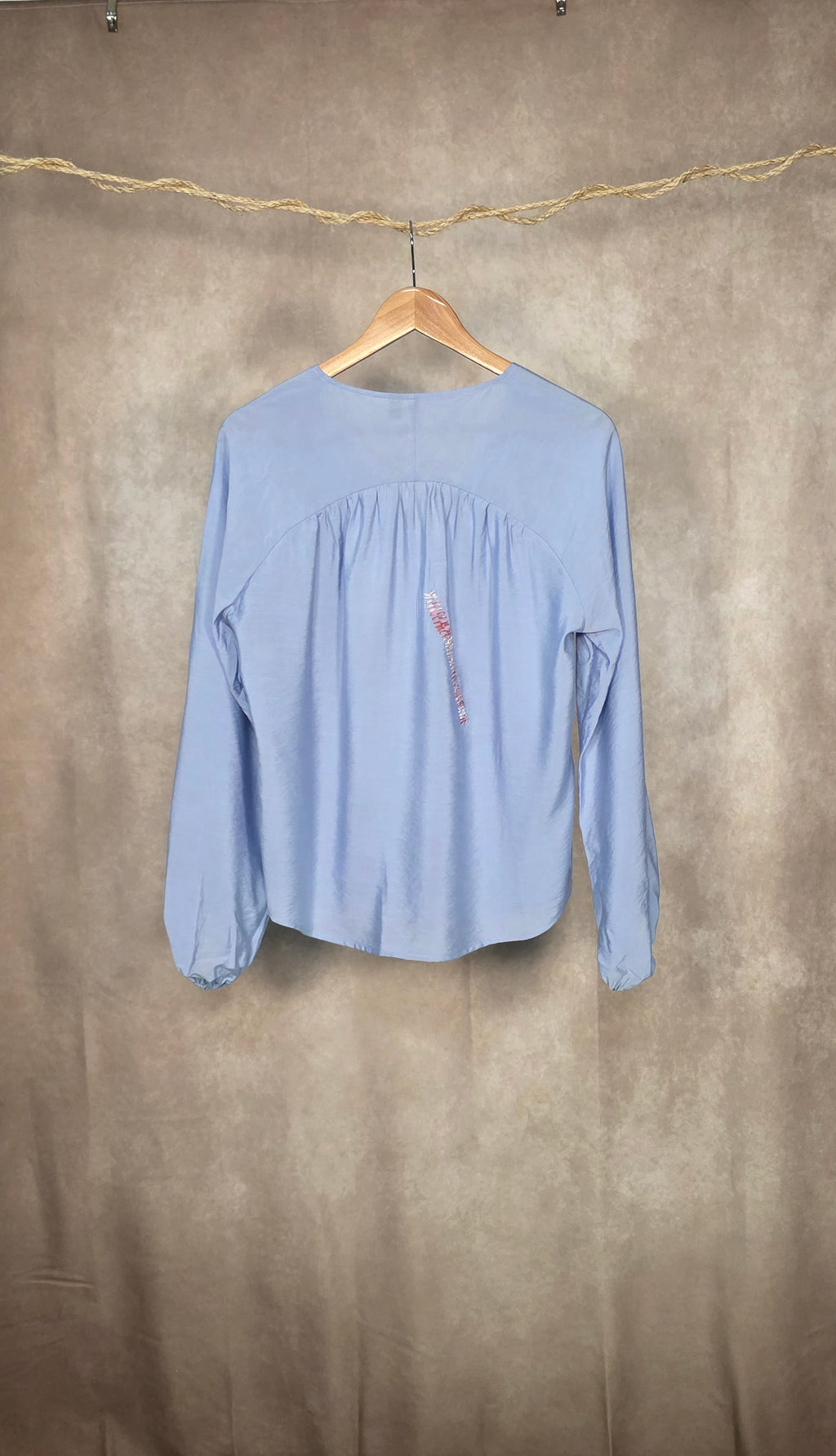 Camicia morbida a scollo V