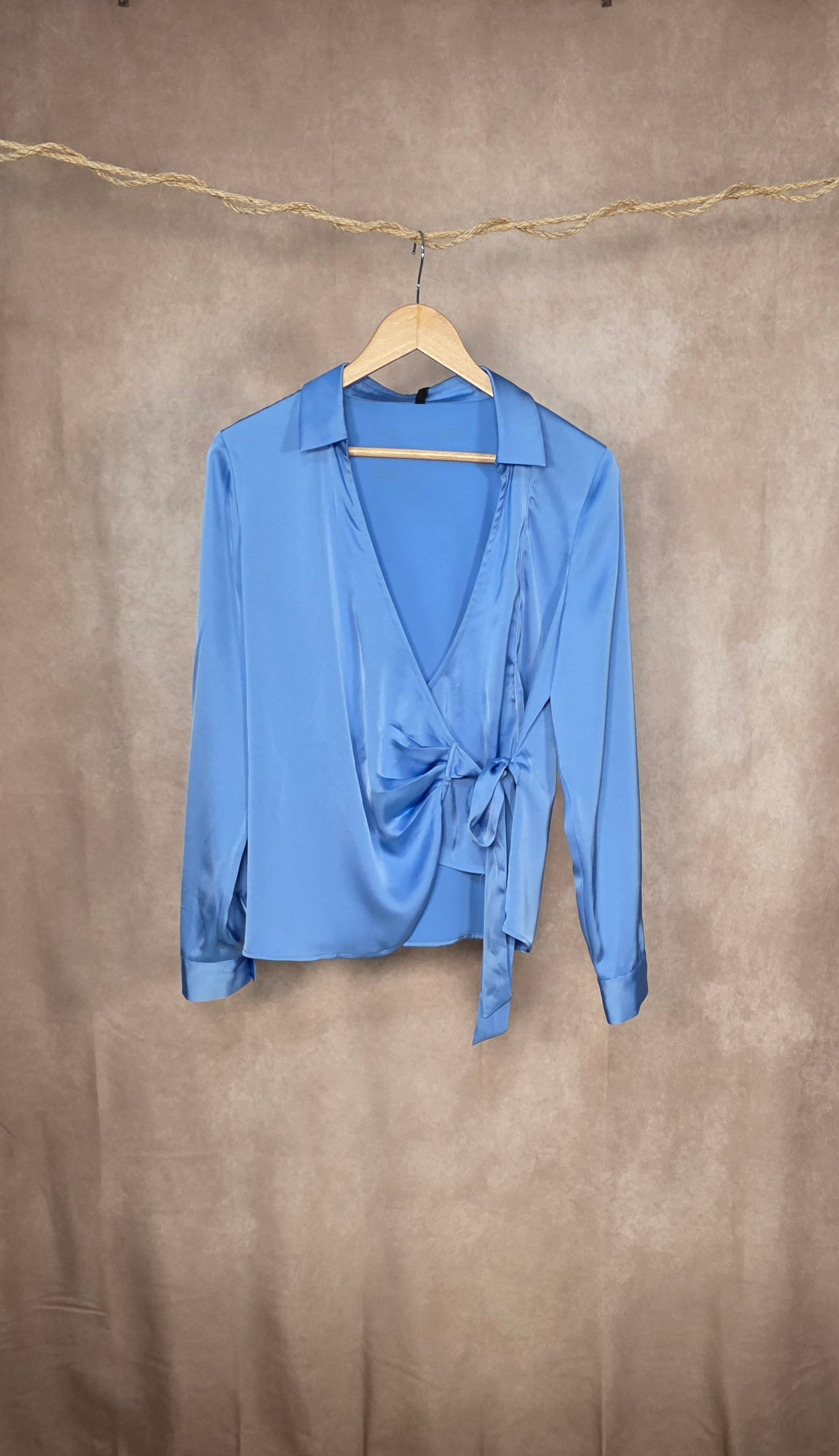 Camicia a Portafoglio con Chiusura a Fiocco