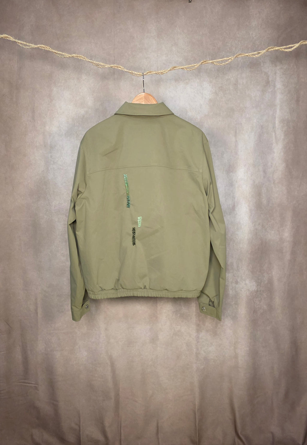 Giacca leggera con colletto e zip verde oliva