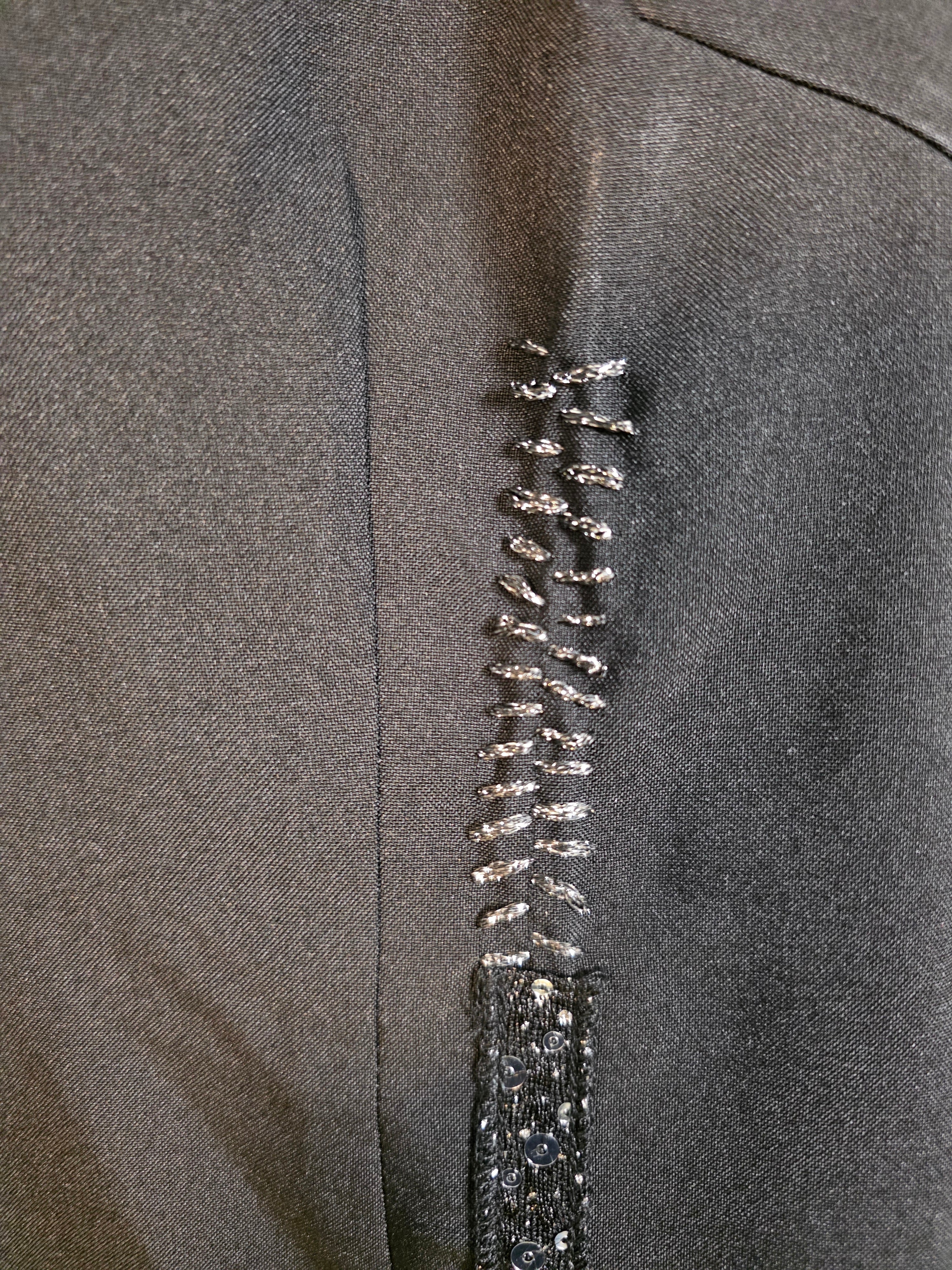 Abito mini nero a scollo V