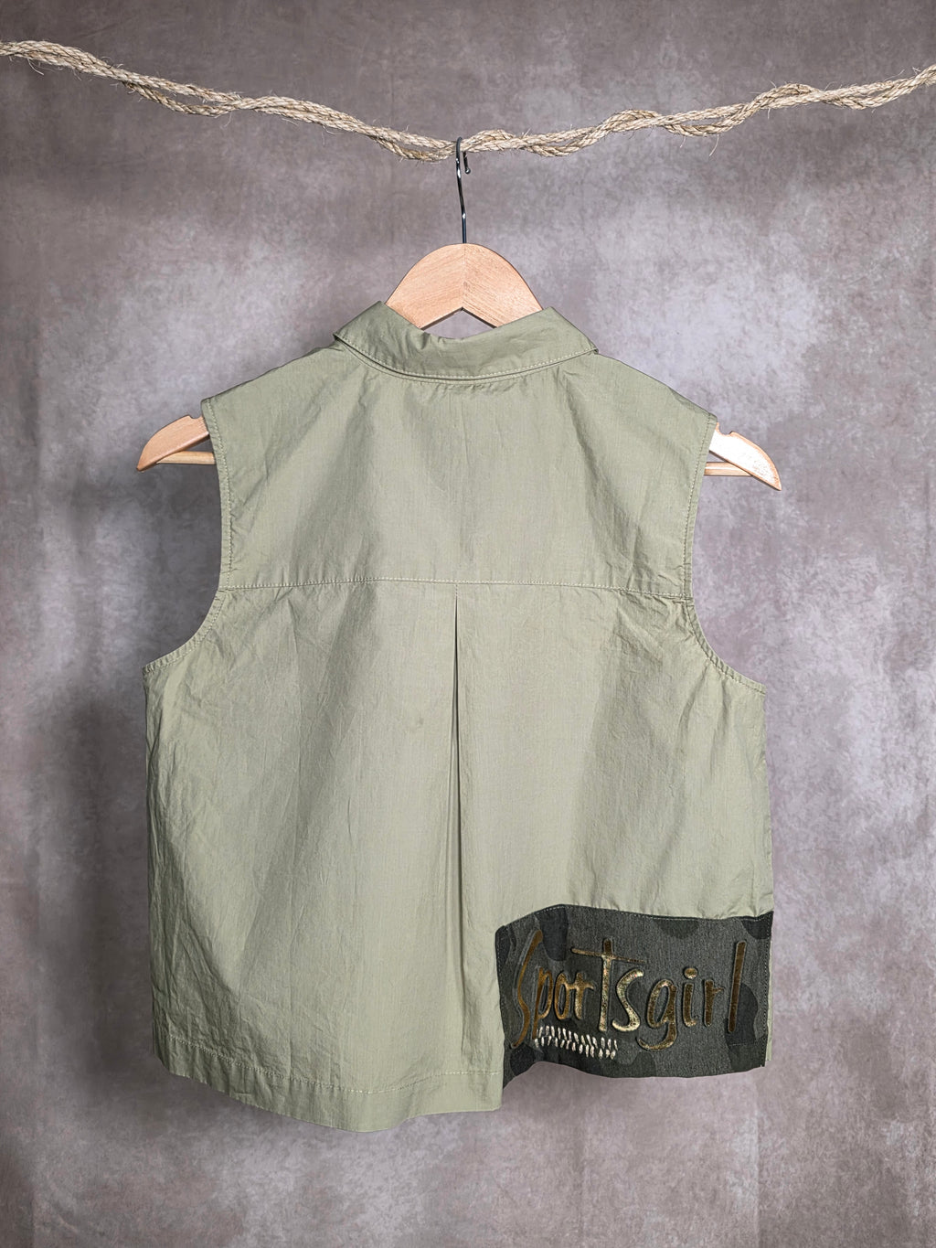 Camicia smanicata in popeline di cotone