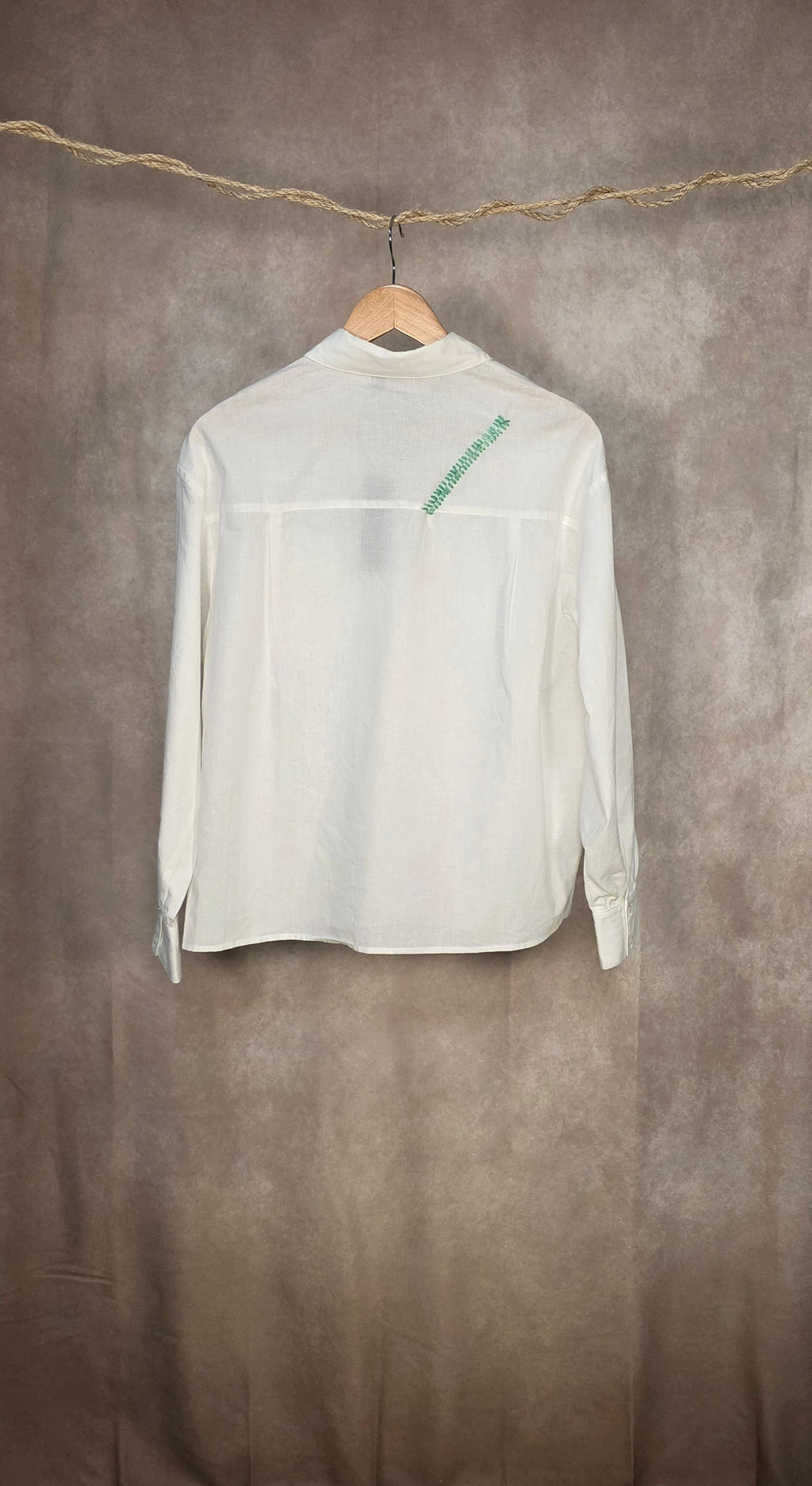 Camicia bianca in misto cotone organico e lino