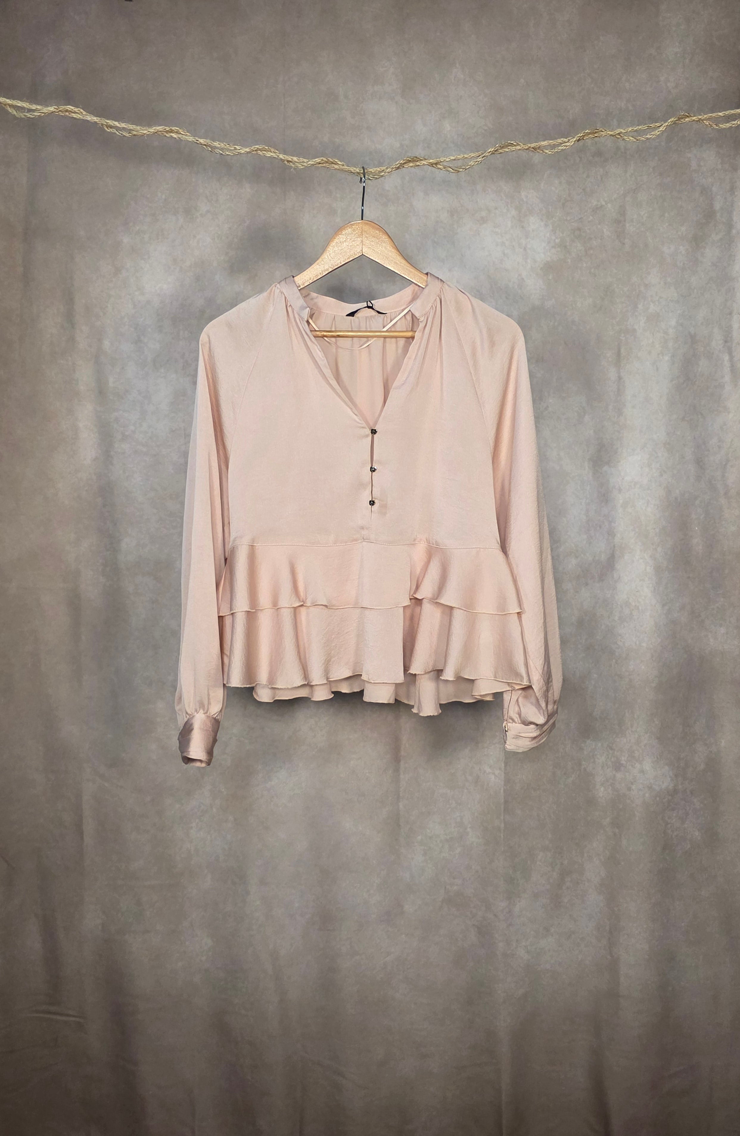 Camicetta rosa cipria con balze