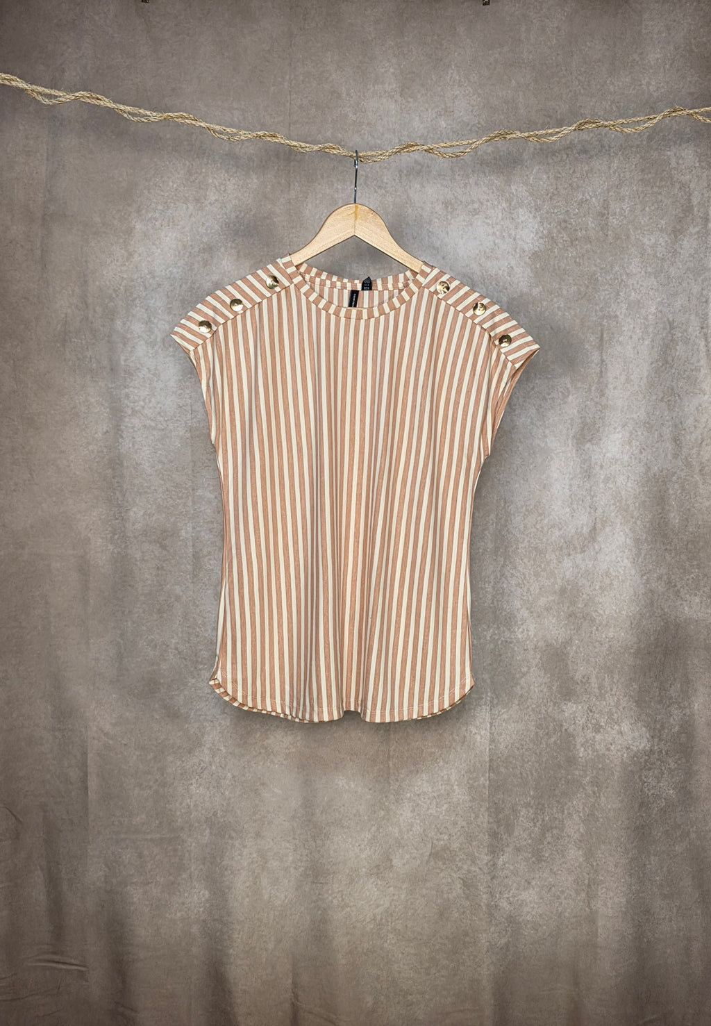 Top gessato con bottoni