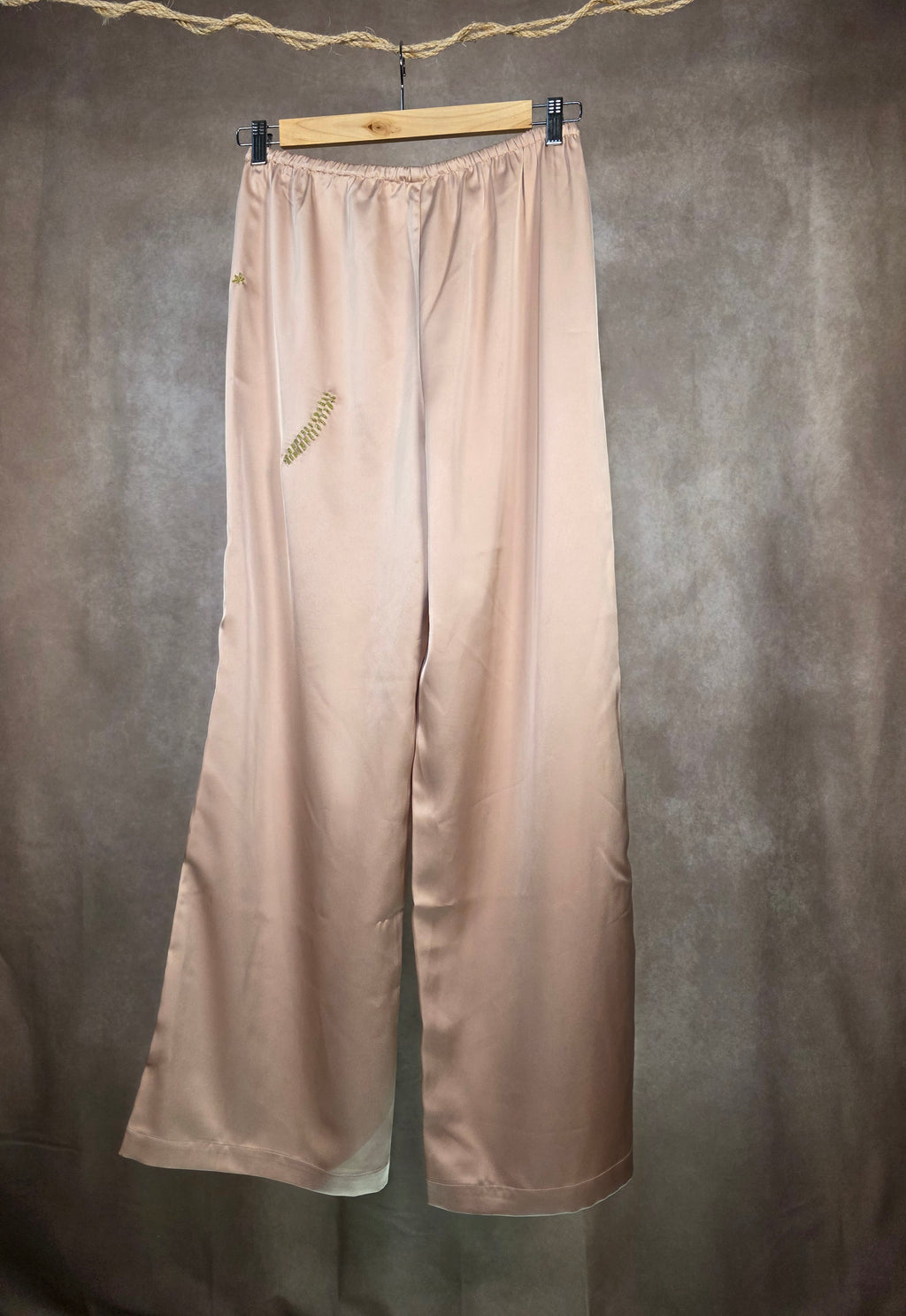 Pantaloni satinati rosa cipria