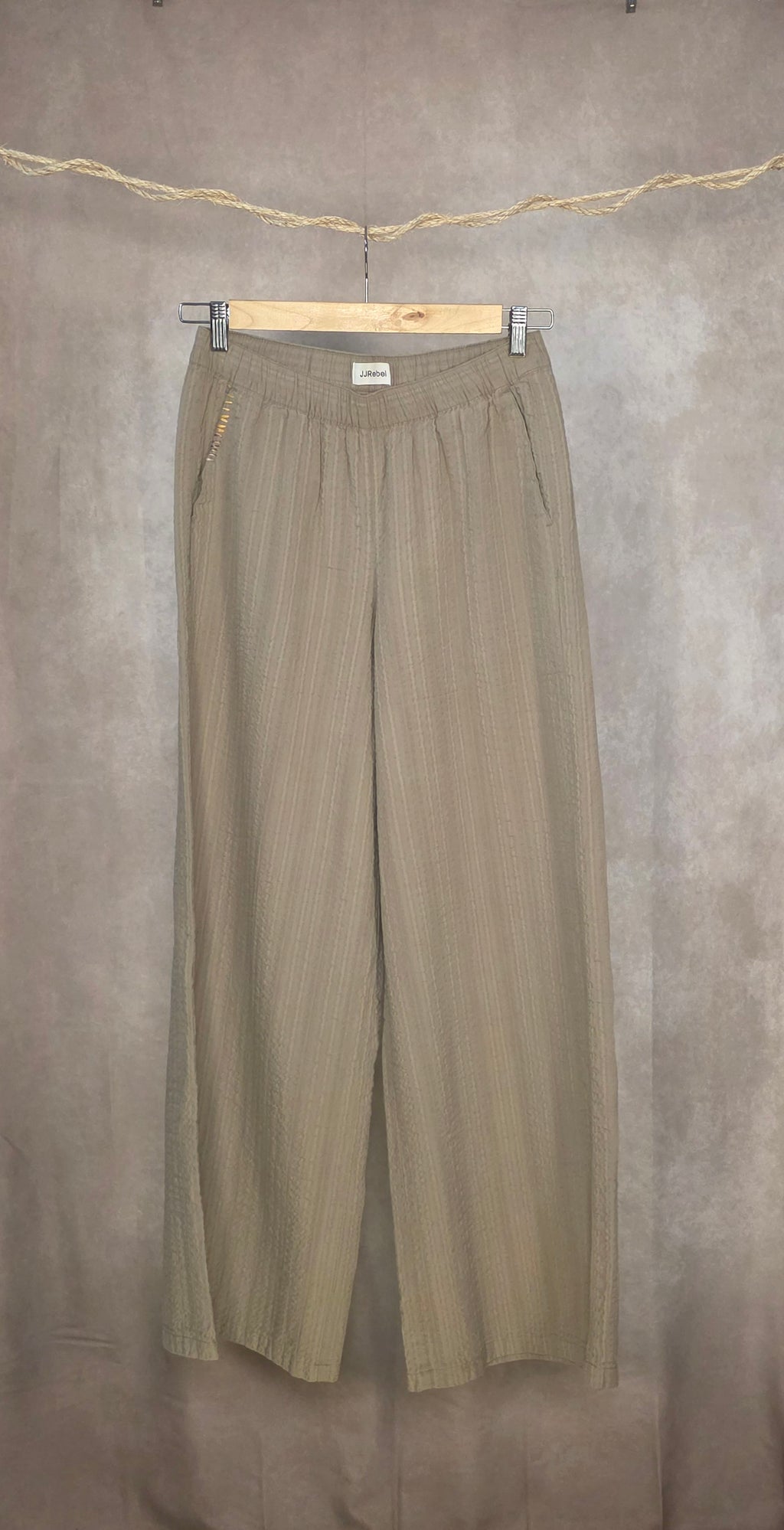 Pantaloni leggeri a palazzo