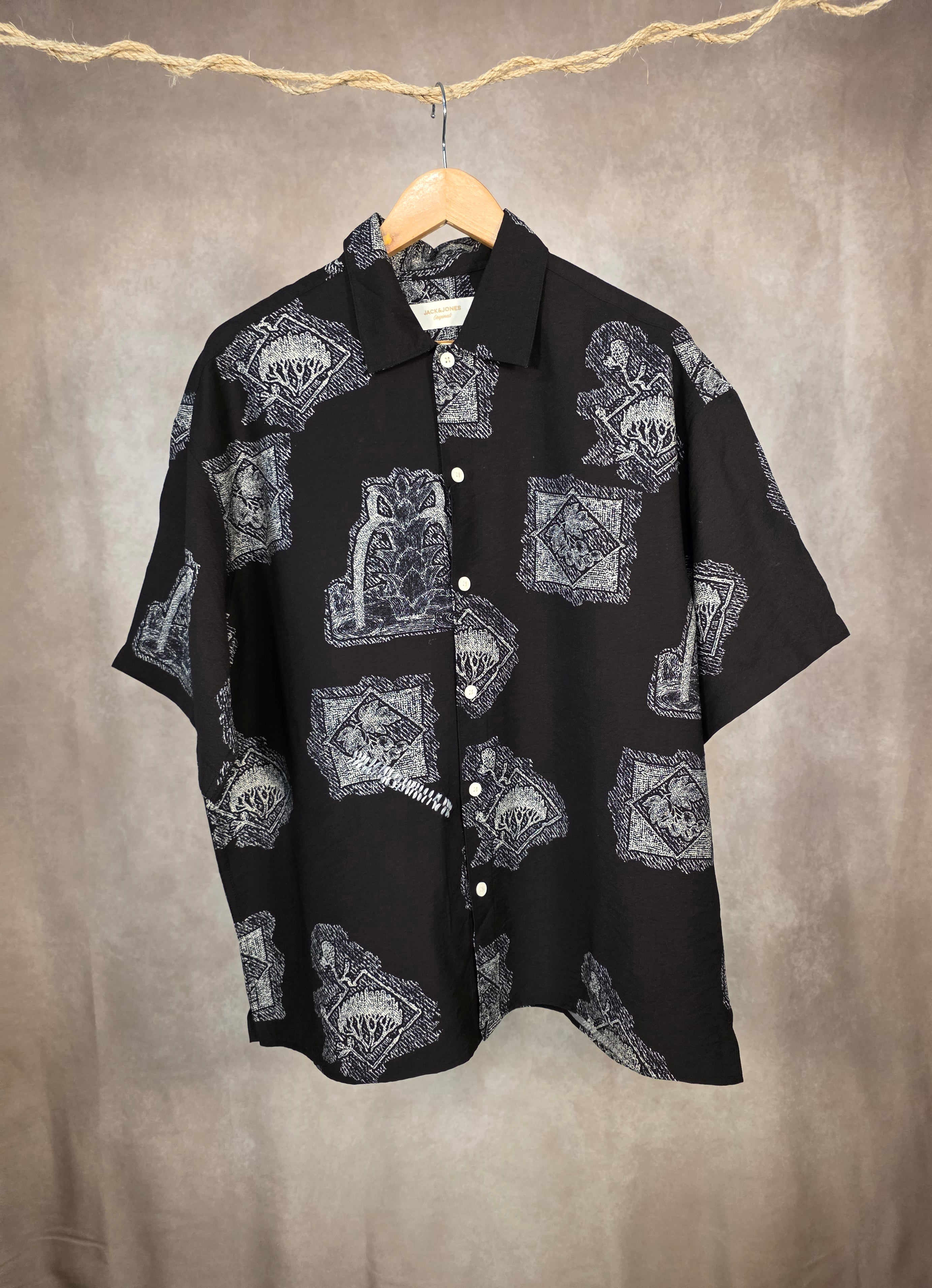 Camicia nera a fantasia