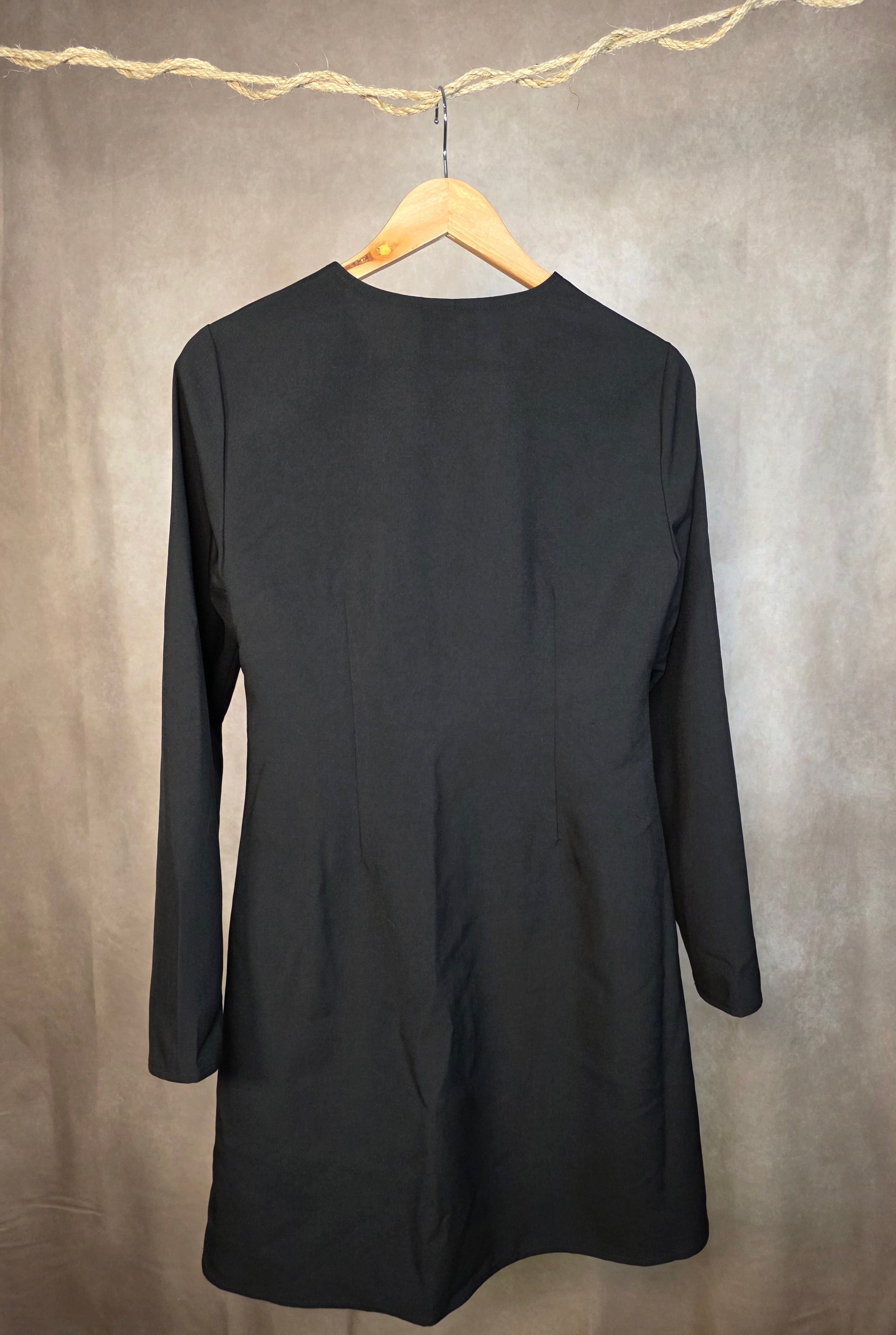 Abito mini nero a scollo V