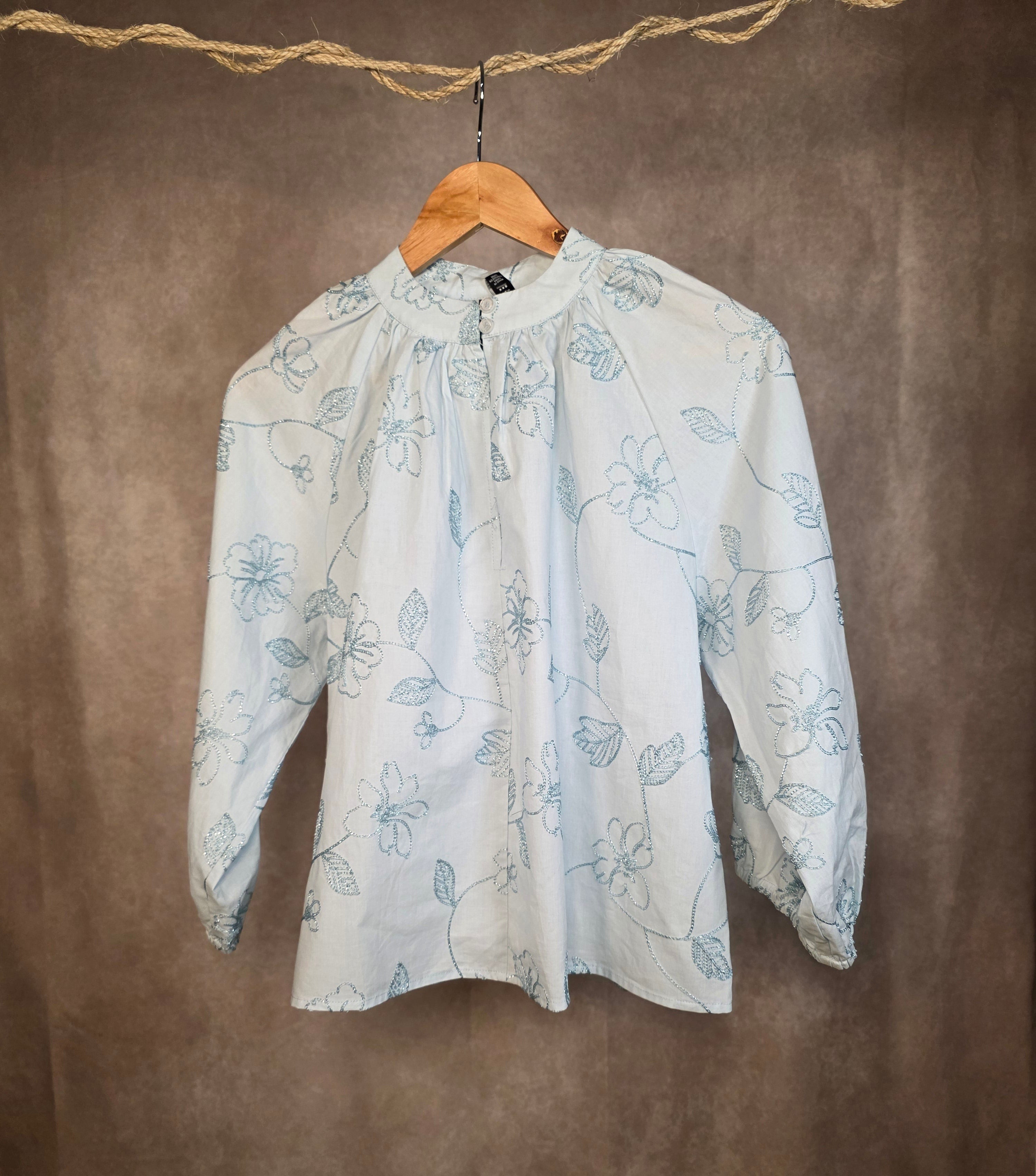 Camicia ricamata floreale