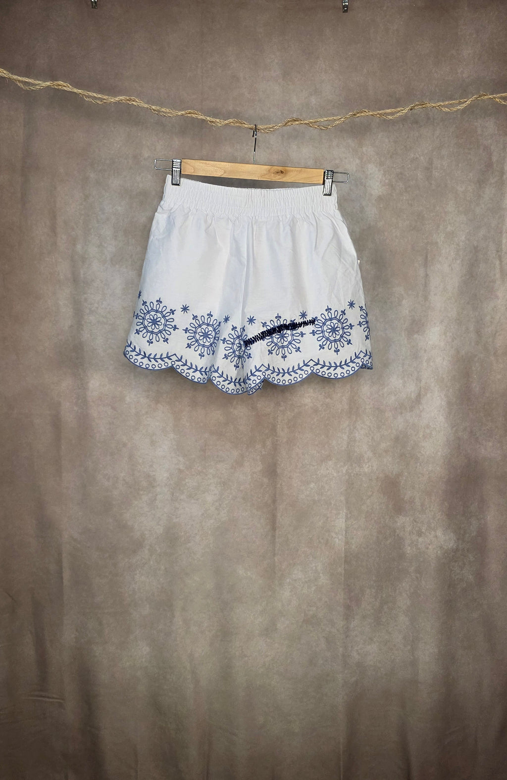 Pantaloncini in cotone ricamato