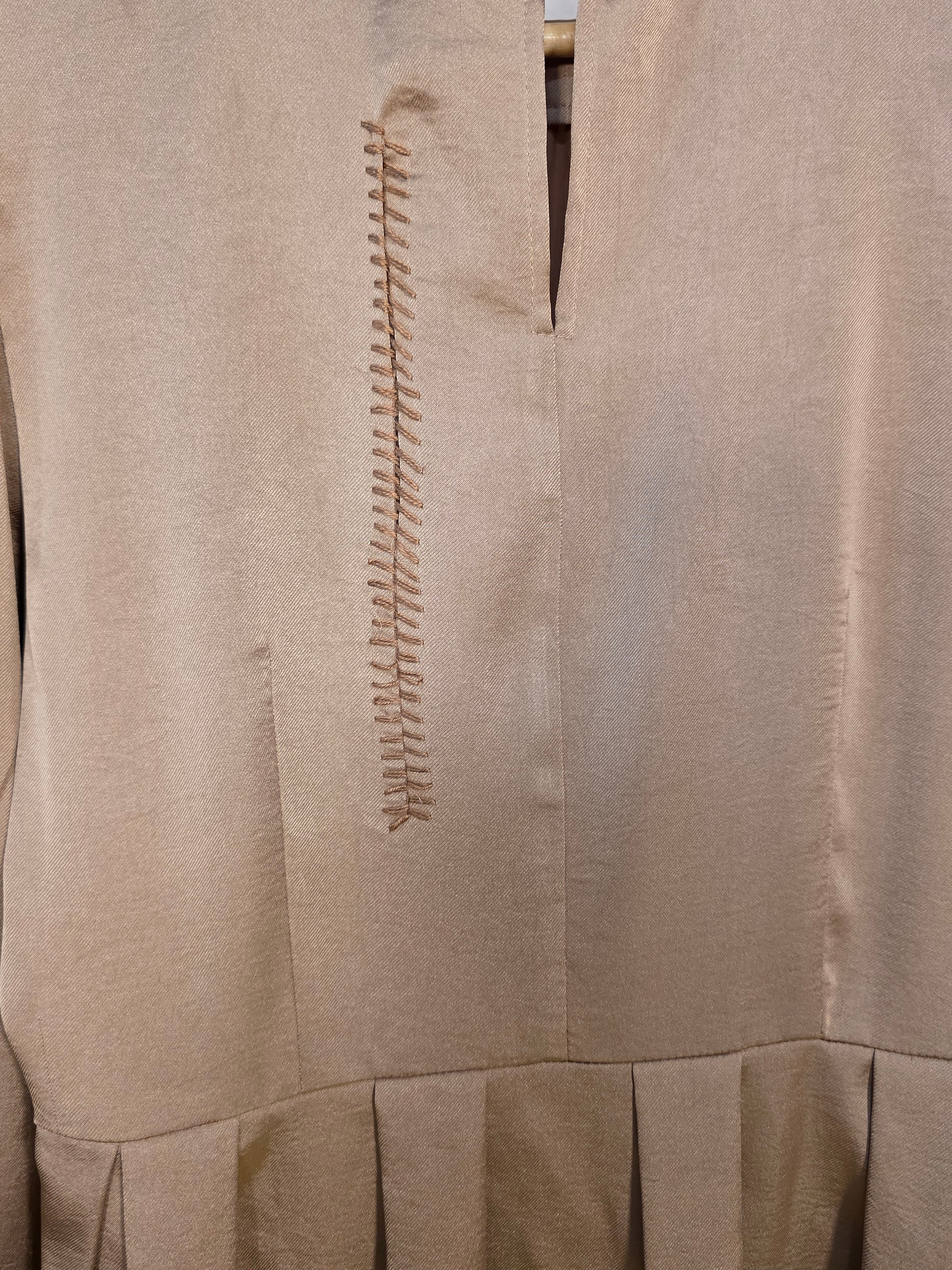 Abito midi plissettato color champagne