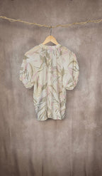 Camicia leggera con stampa botanica e maniche a sbuffo