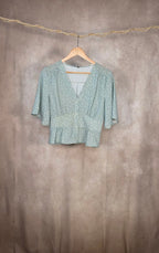 Camicia verde pastello a pois bianchi