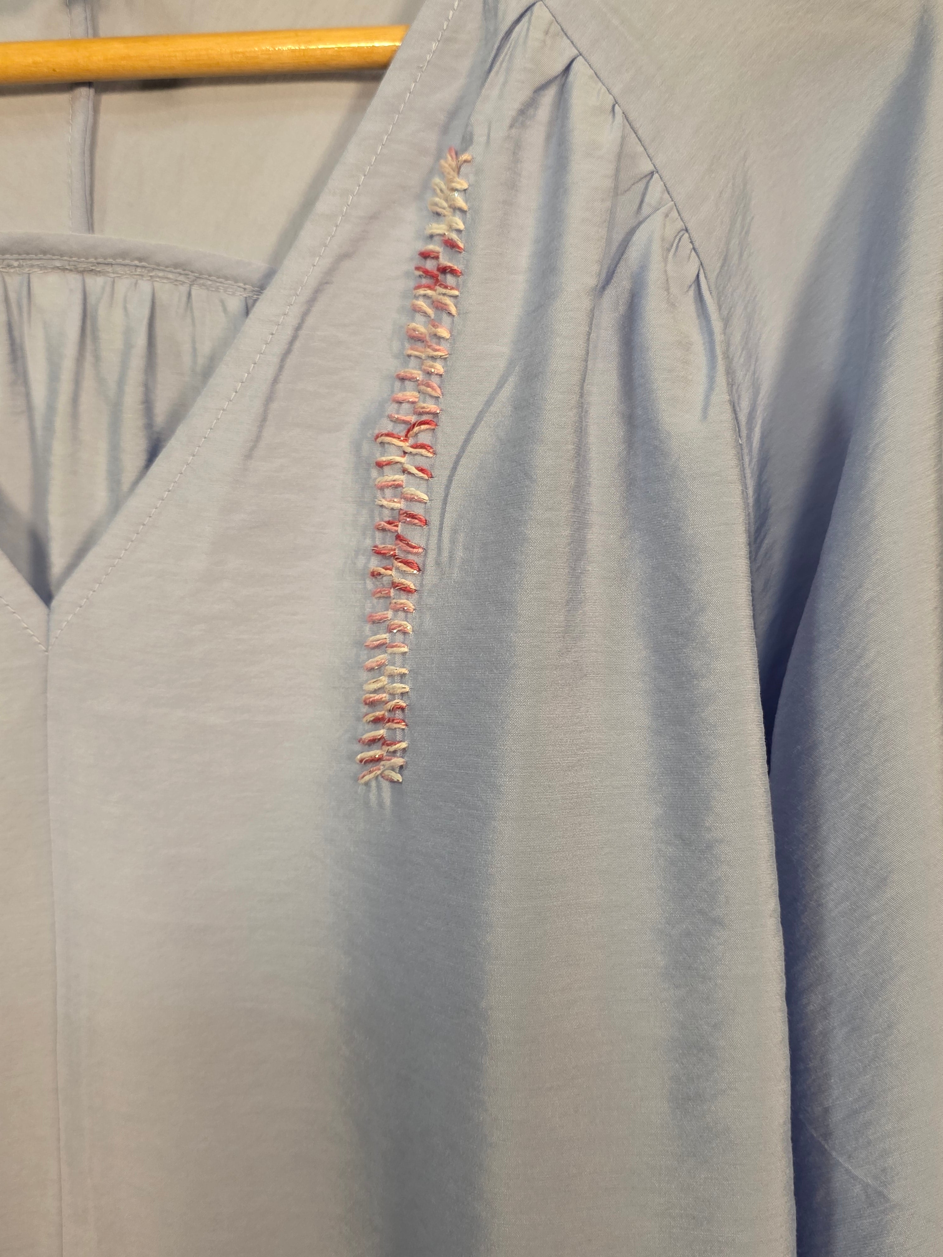 Camicia morbida a scollo V