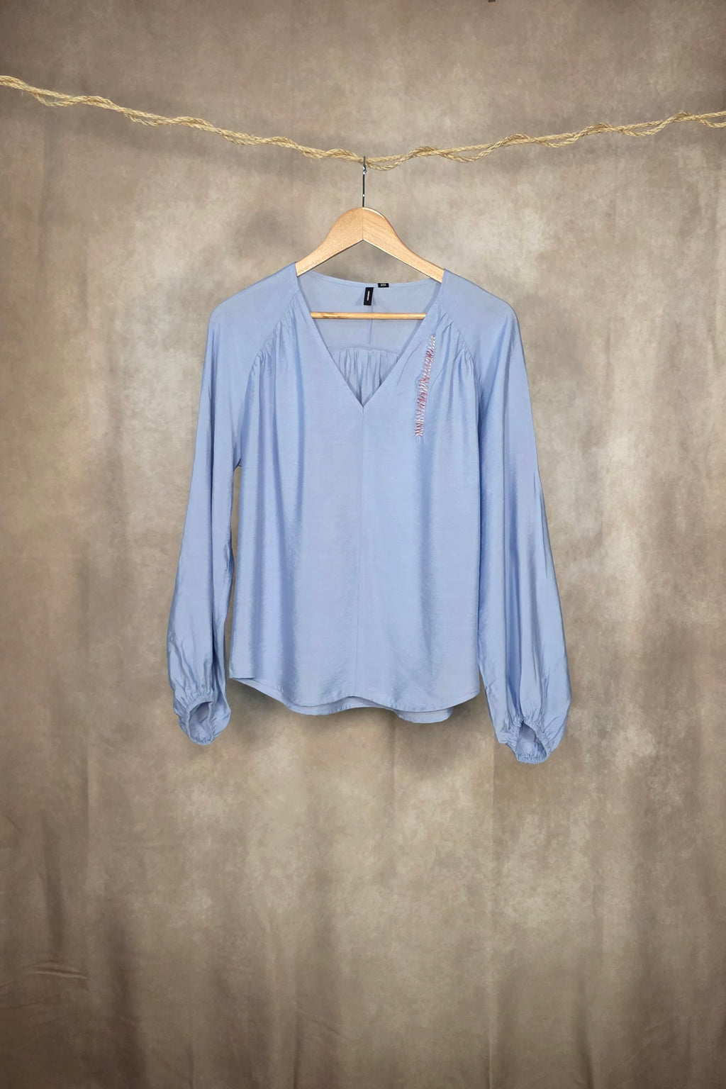 Camicia morbida a scollo V