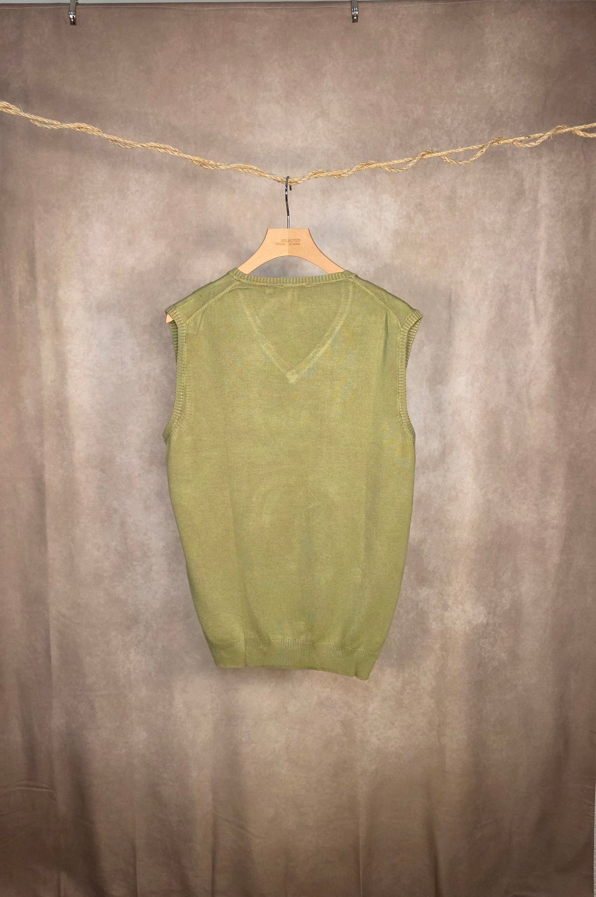 Gilet con scollo a V di Alpha Studio