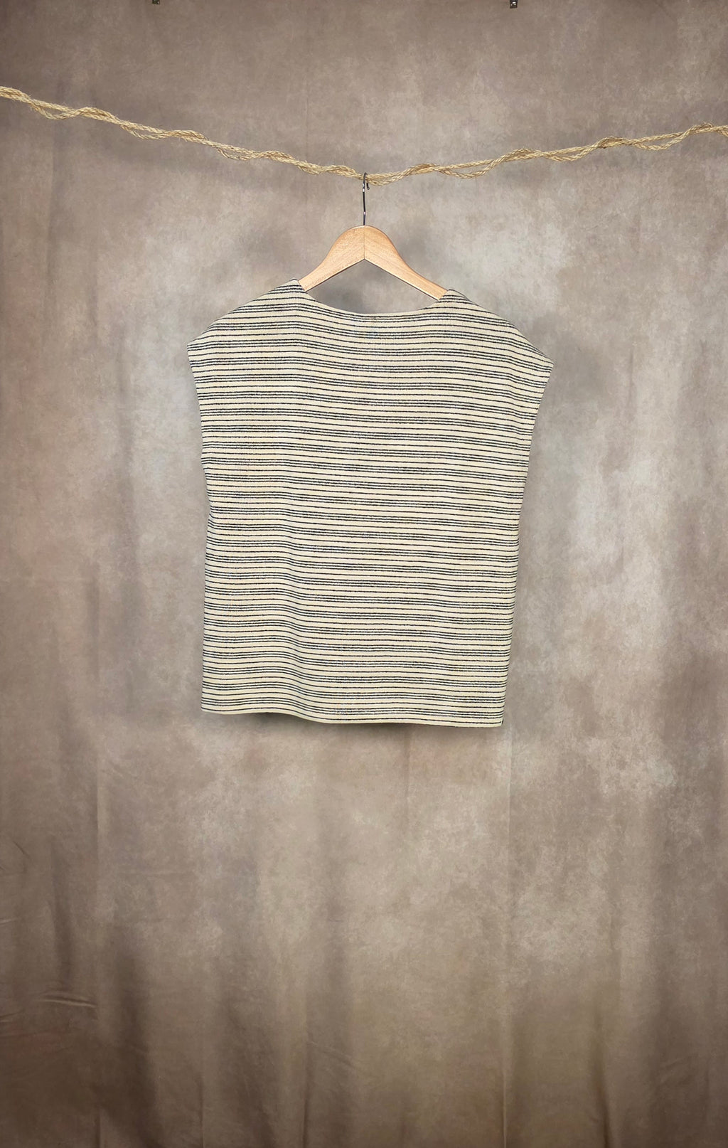 Top in maglia a scollo V smanicata