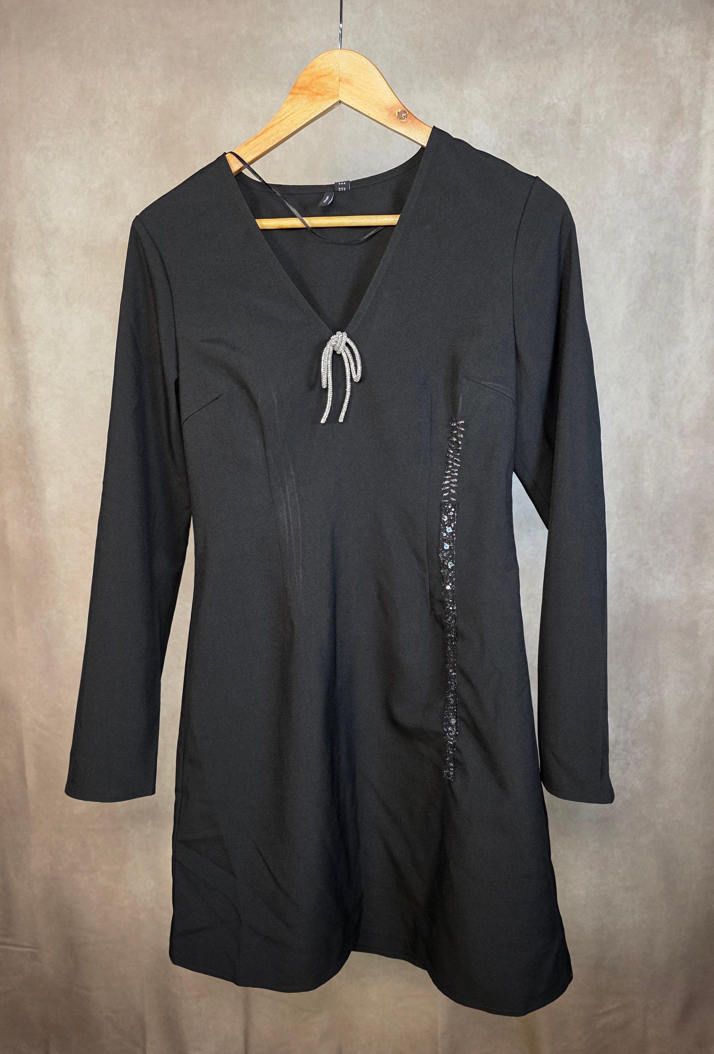 Abito mini nero a scollo V