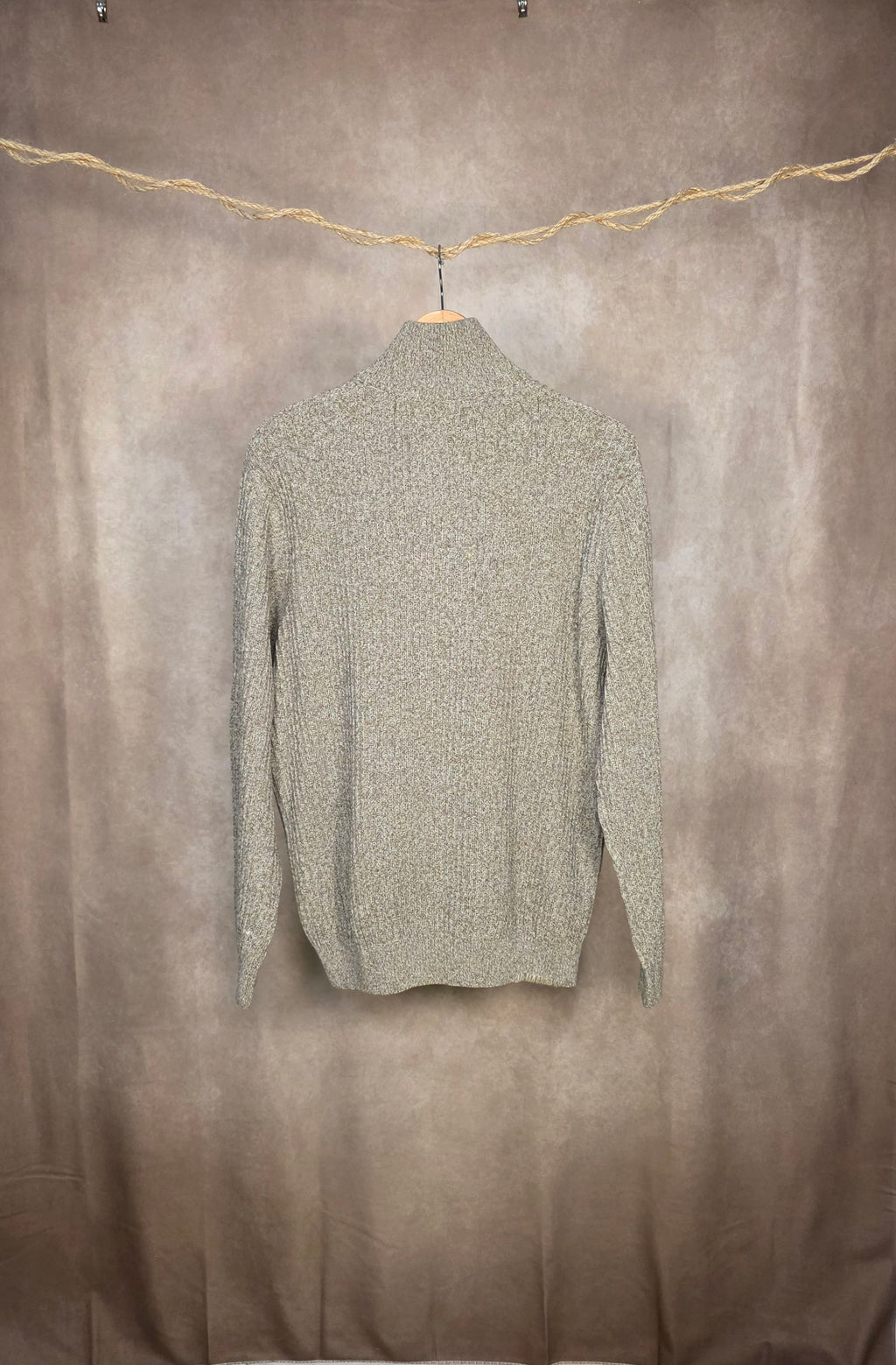 Maglione a coste con mezza zip