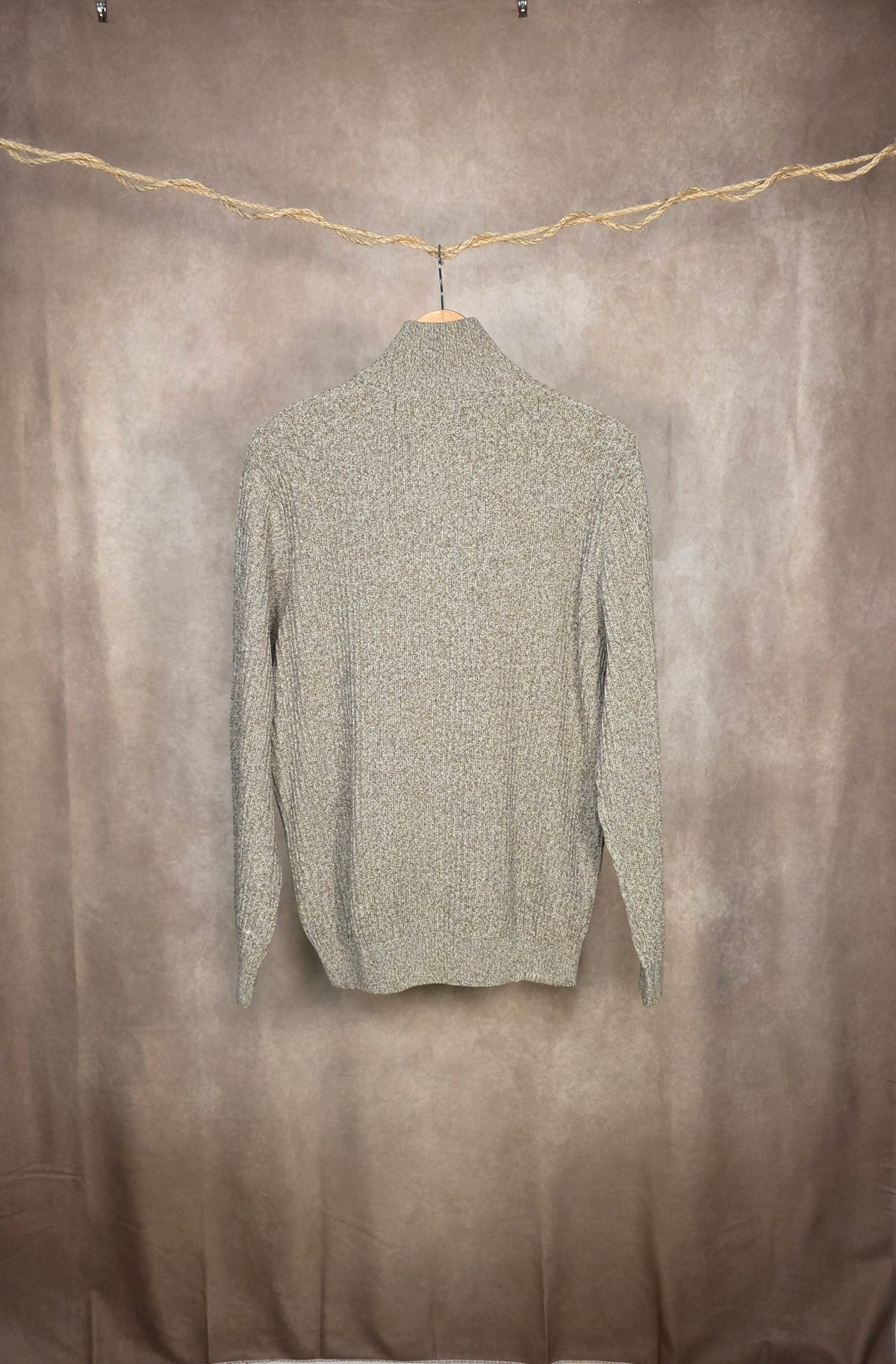 Maglione a coste con mezza zip